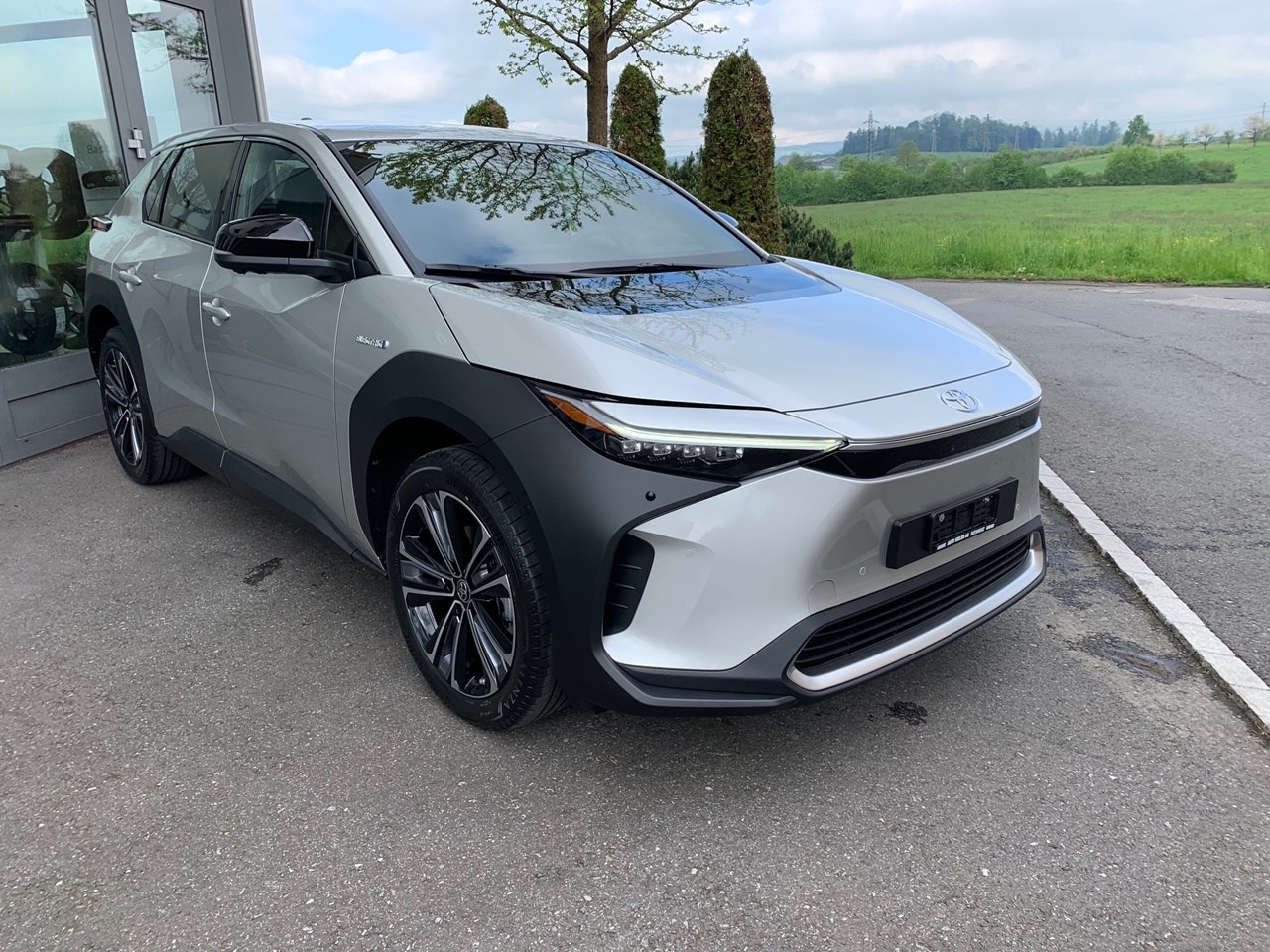 TOYOTA bZ4X Premium 71,4 kWh 4WD-image-1