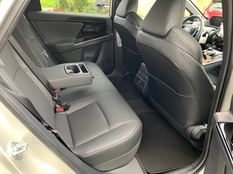 TOYOTA bZ4X Premium 71,4 kWh 4WD-image-6