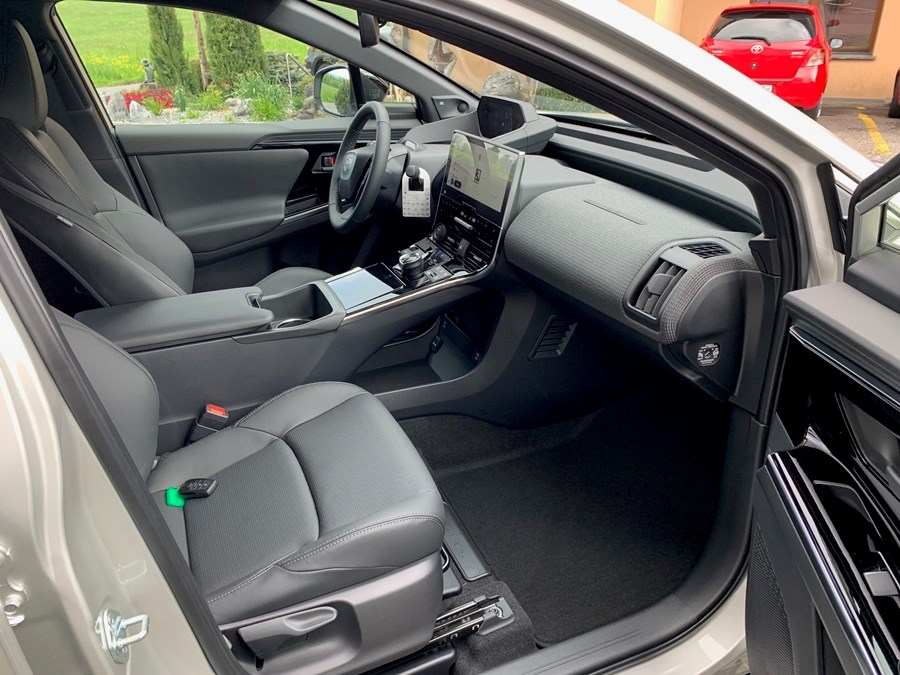 TOYOTA bZ4X Premium 71,4 kWh 4WD-image-5