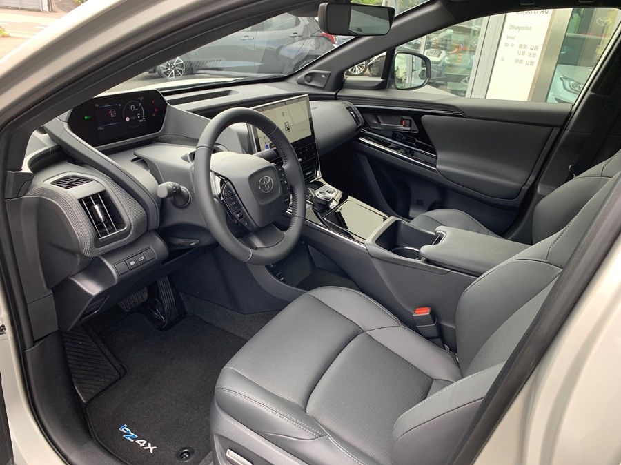 TOYOTA bZ4X Premium 71,4 kWh 4WD-image-4