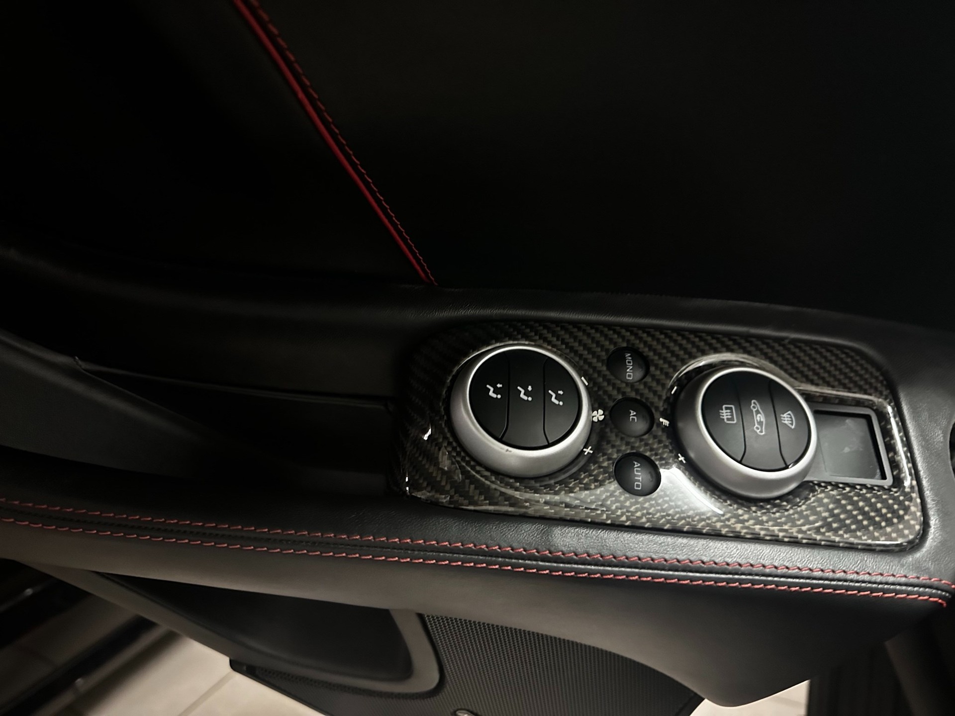 McLAREN 650S Spider 3.8 V8 SSG-image-13