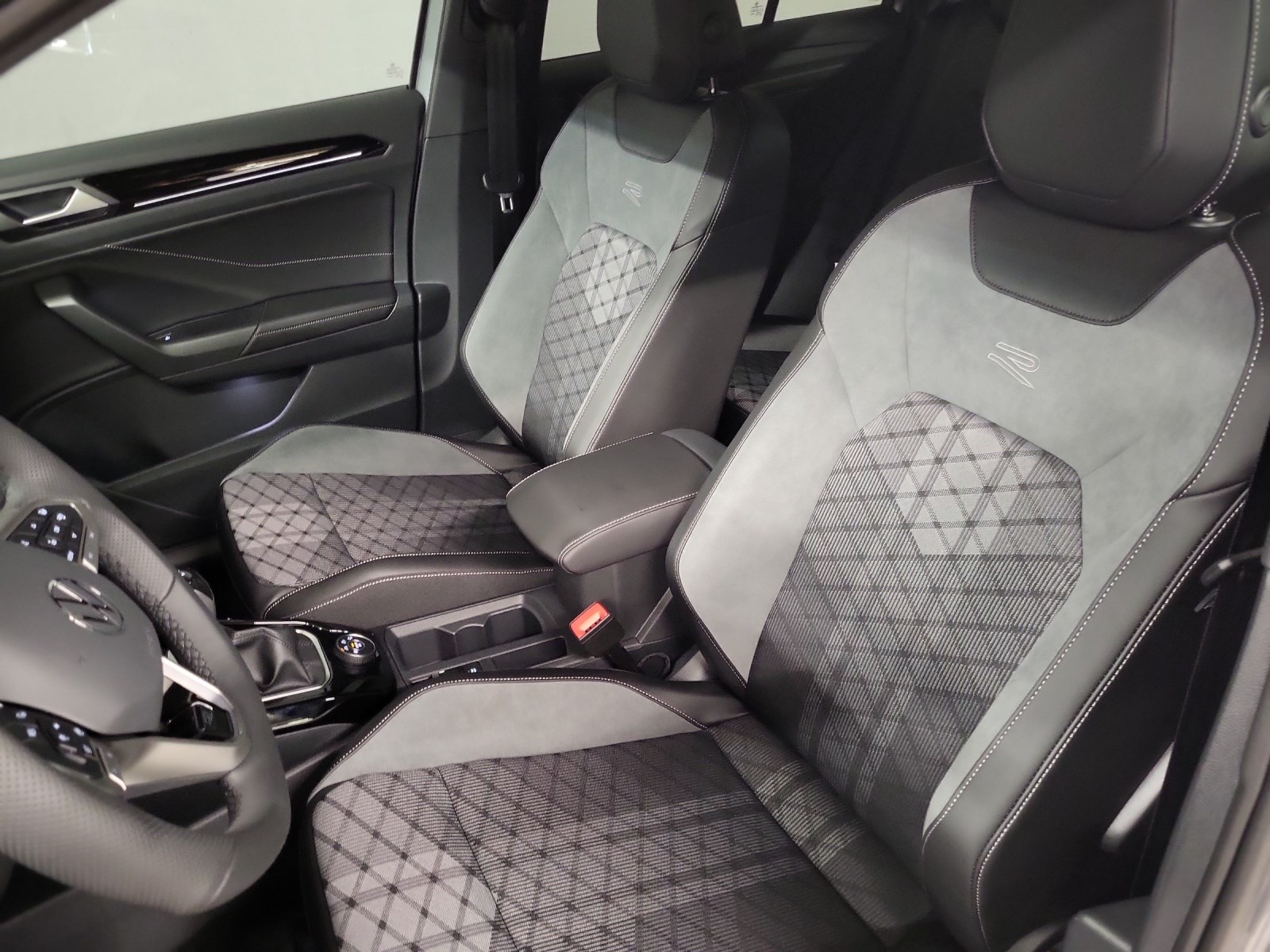 VW T-Roc 2.0 TSI R-Line DSG 4motion-image-13