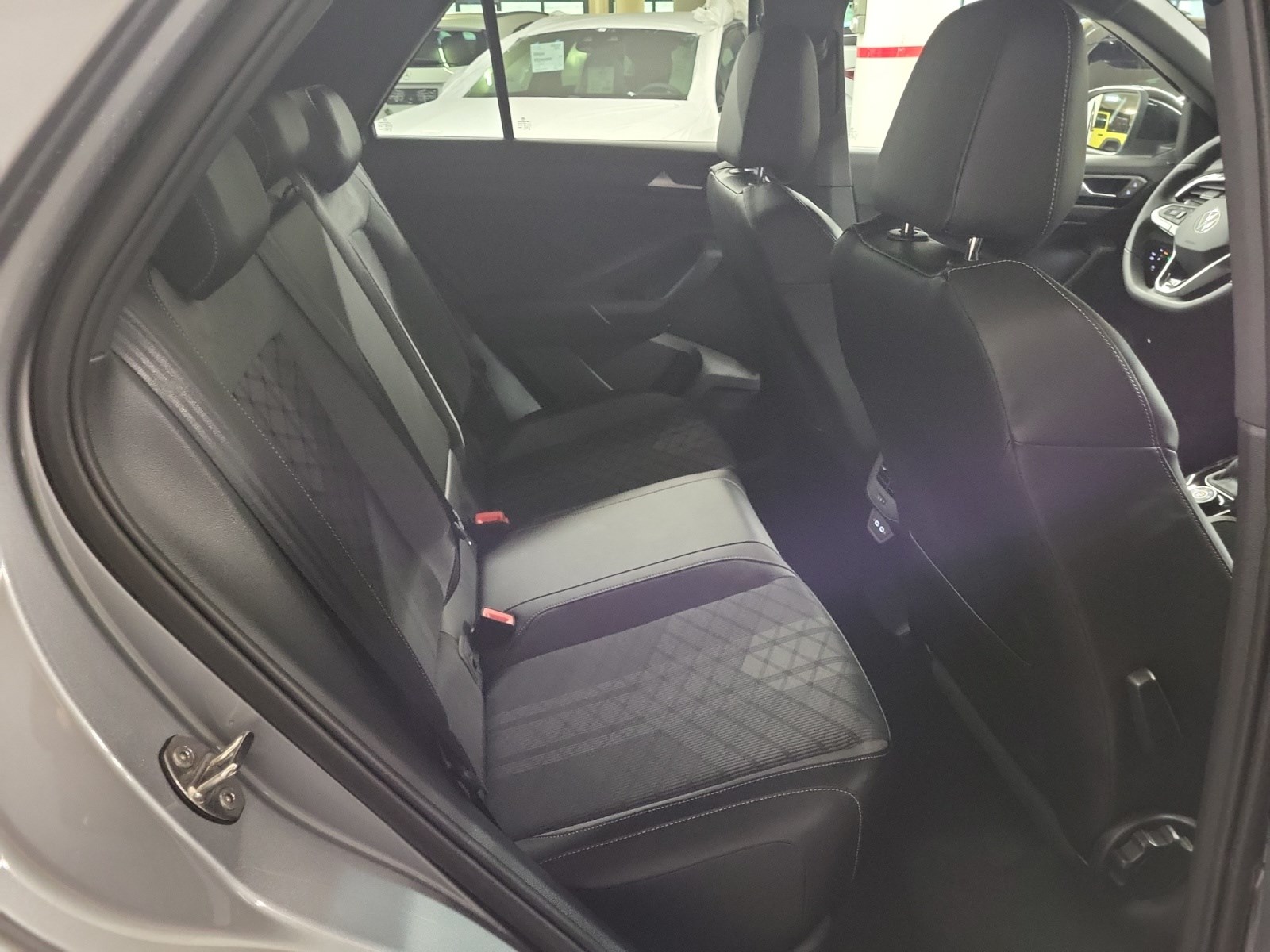 VW T-Roc 2.0 TSI R-Line DSG 4motion-image-9