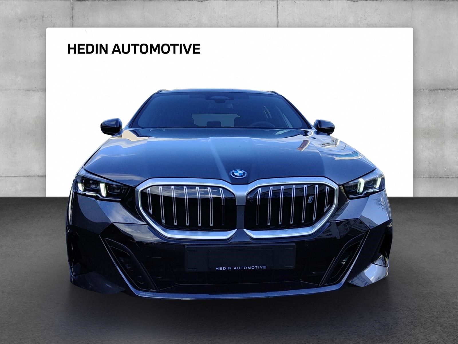 BMW i5 xDrive40 Touring-showroom-element-2