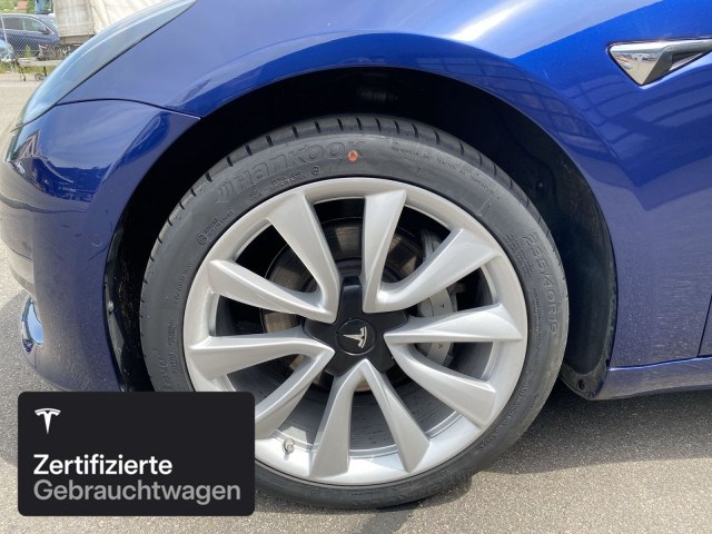 TESLA Model 3 Long Range AWD-showroom-element-3
