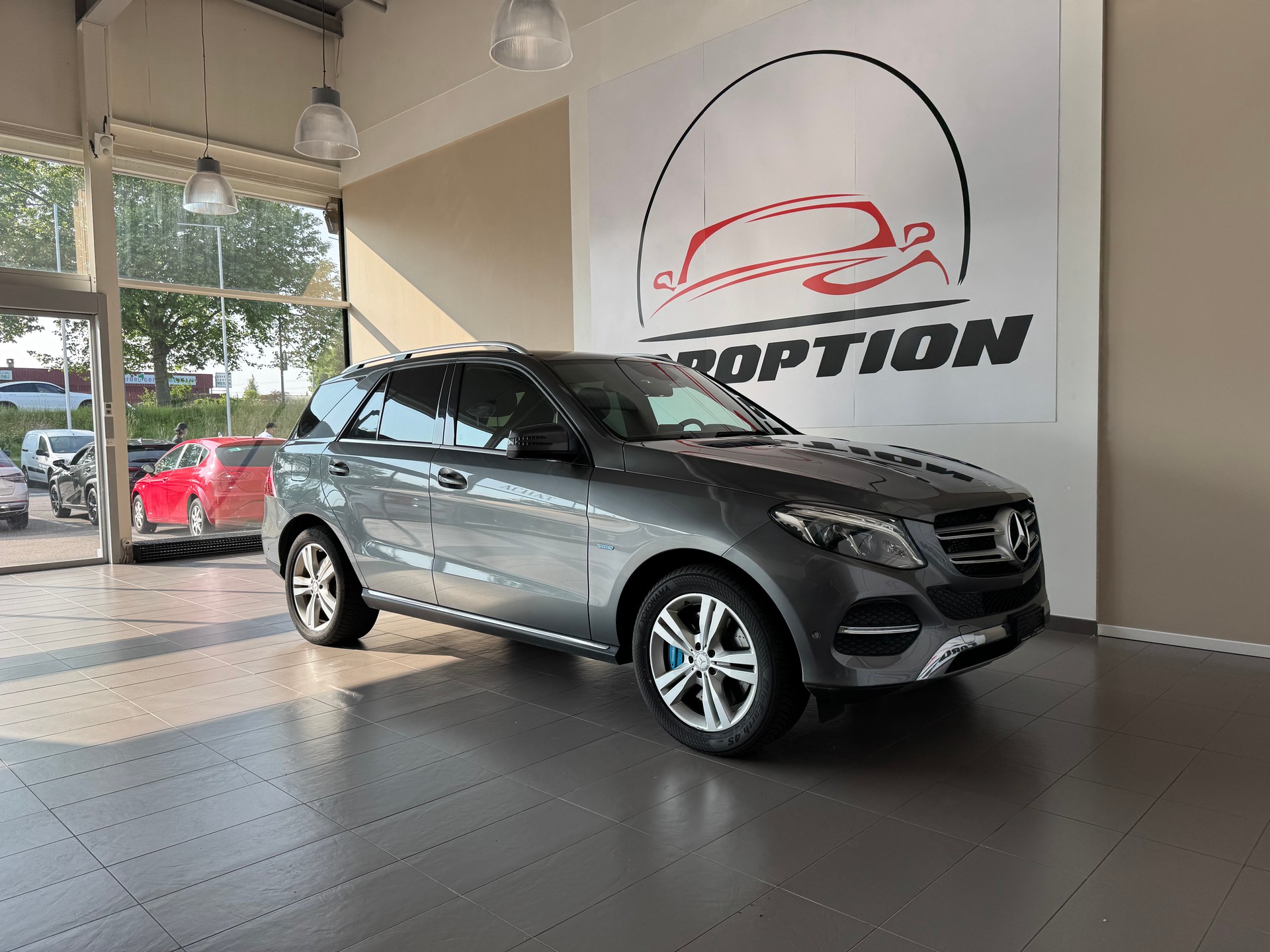 MERCEDES-BENZ GLE 500 e 4Matic 7G-Tronic-showroom-element-2