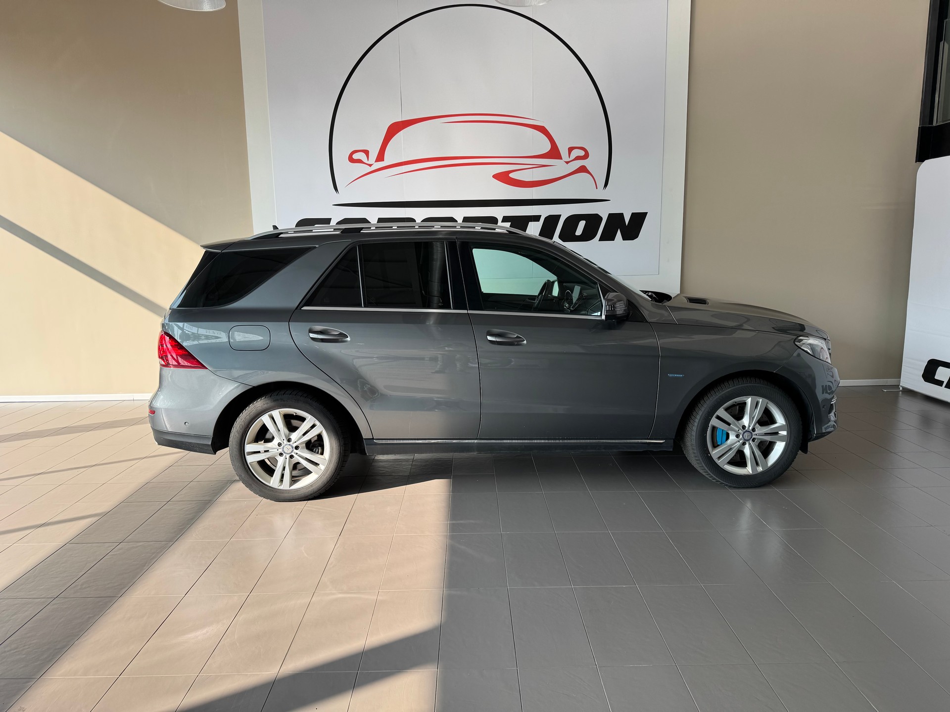 MERCEDES-BENZ GLE 500 e 4Matic 7G-Tronic-showroom-element-1