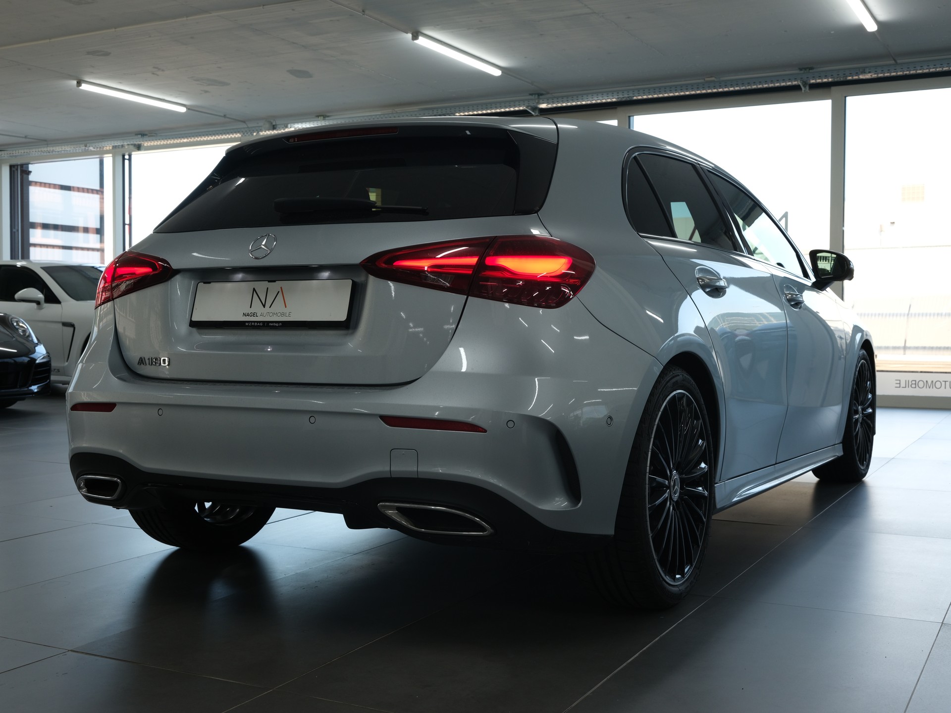 MERCEDES-BENZ A 180 7G-DCT AMG LINE-showroom-element-2