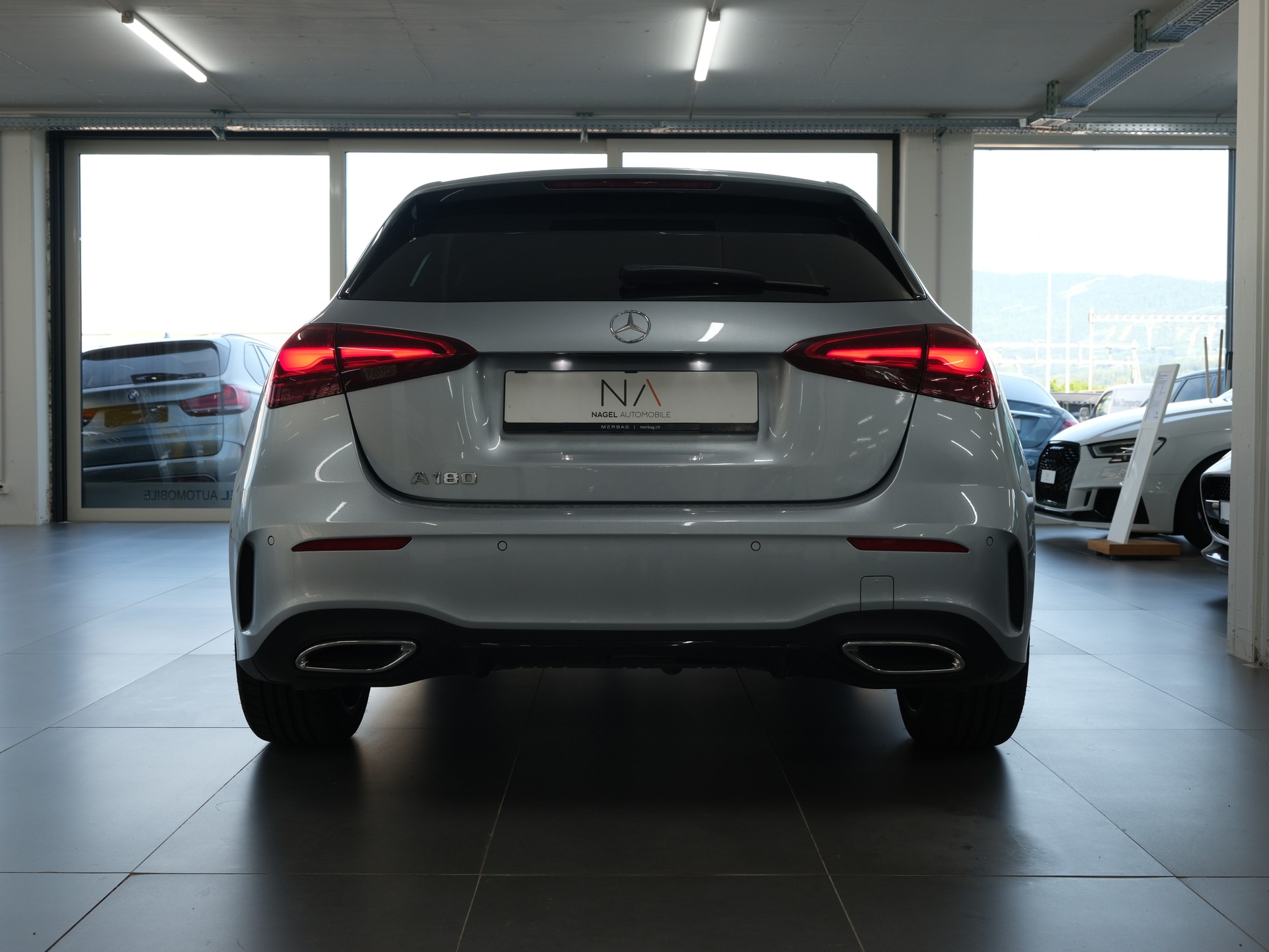 MERCEDES-BENZ A 180 7G-DCT AMG LINE-showroom-element-3