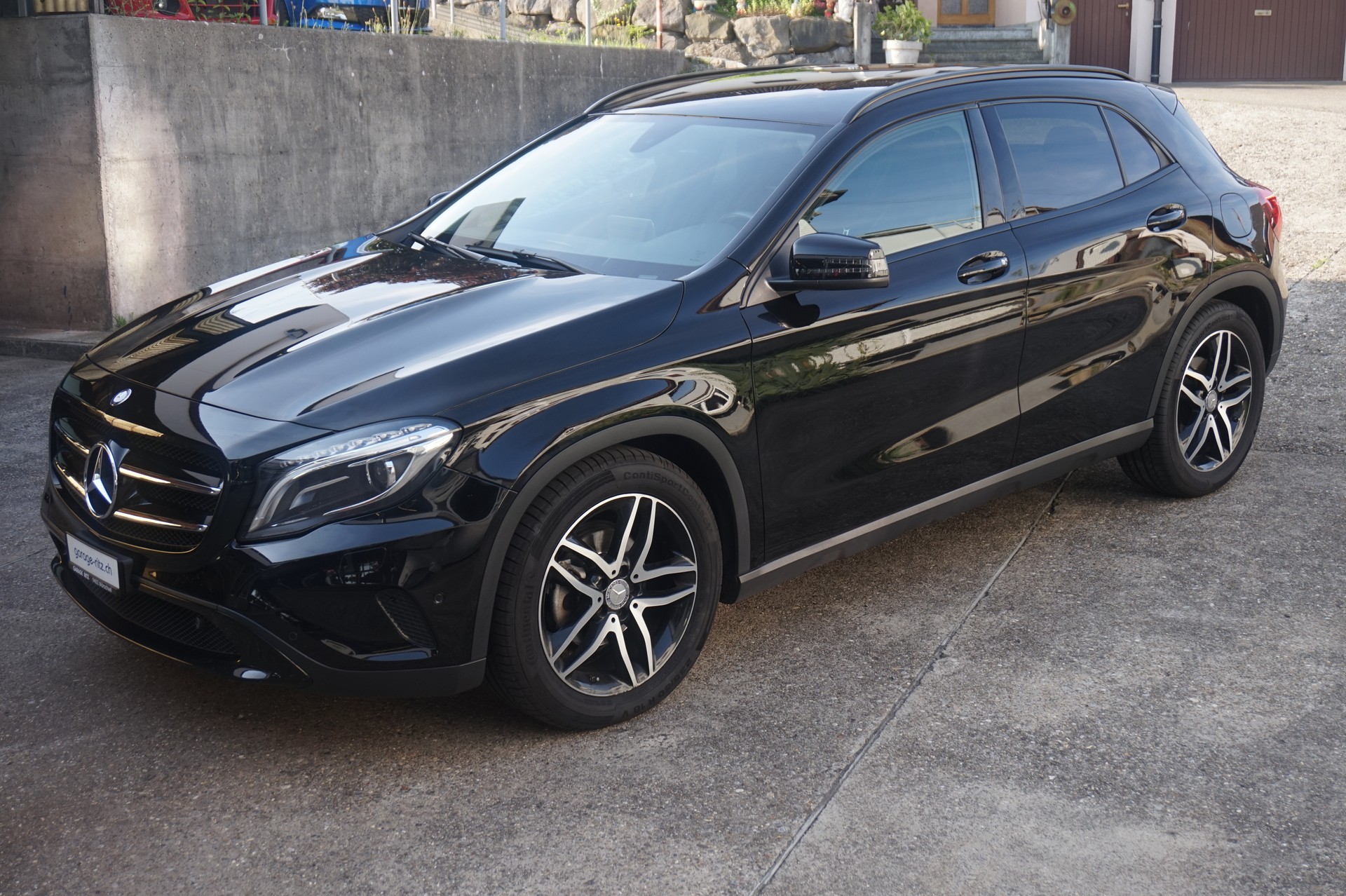 MERCEDES-BENZ GLA 200 Night Star 7G-DCT-image-2
