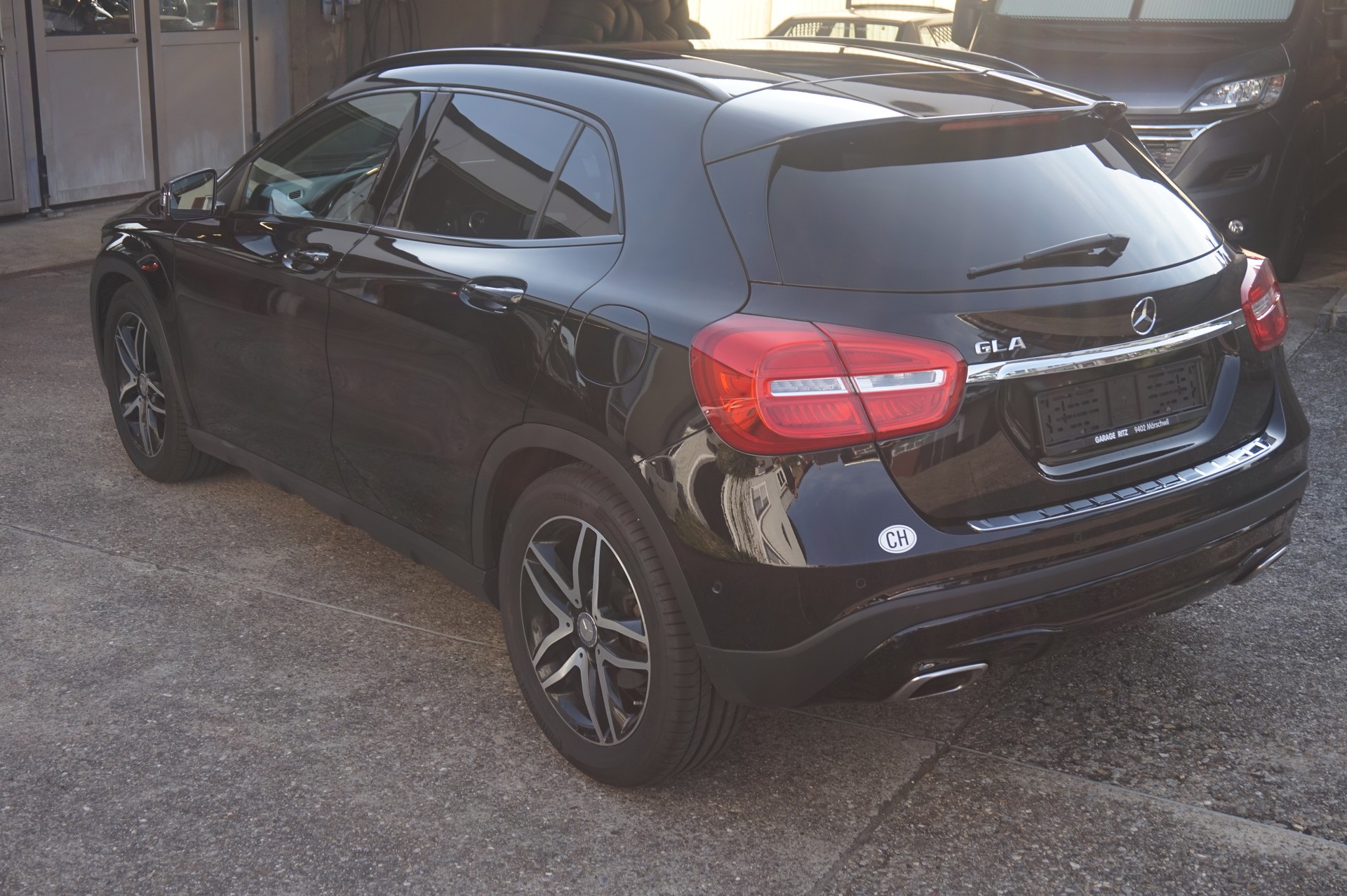 MERCEDES-BENZ GLA 200 Night Star 7G-DCT-image-3