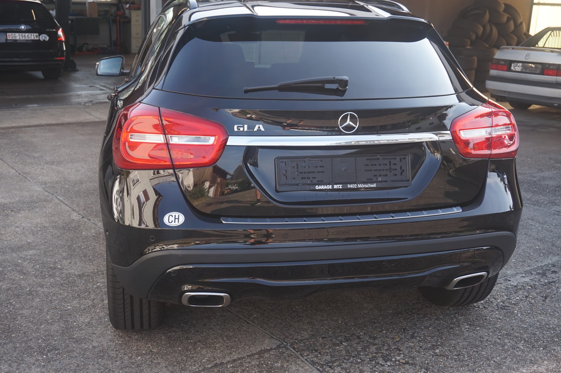 MERCEDES-BENZ GLA 200 Night Star 7G-DCT-image-5