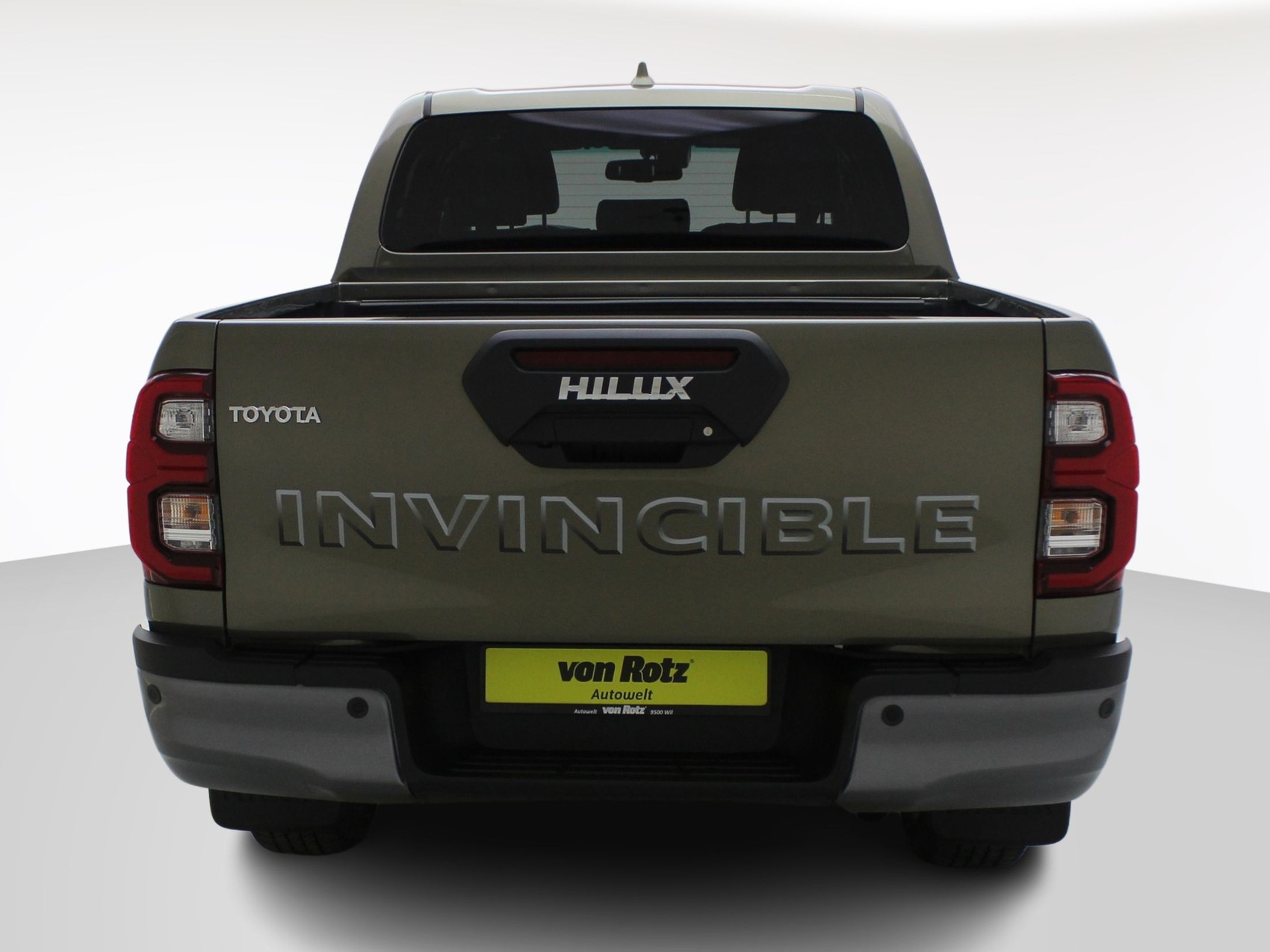 TOYOTA HI-LUX Double Cab.-Pick-up 2.8 D-4D 204 Invincible MHEV-showroom-element-2
