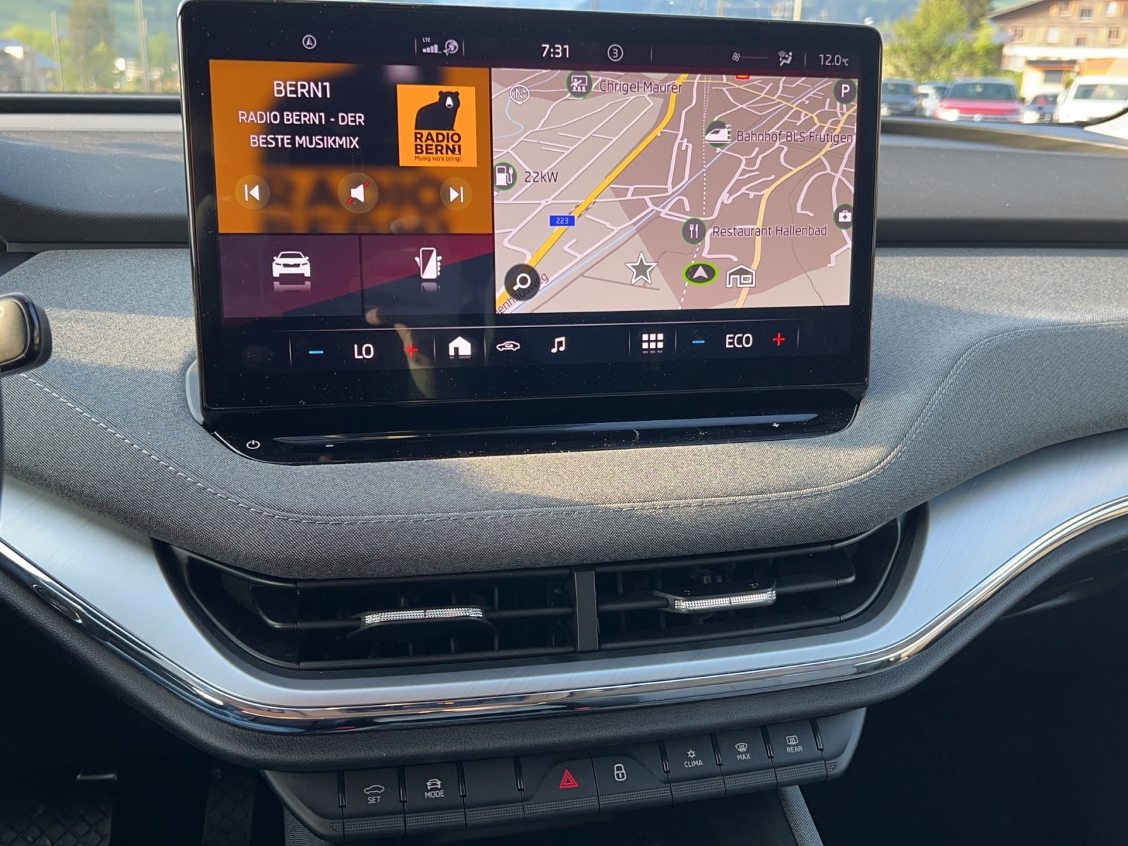 SKODA Enyaq iV 60-image-9