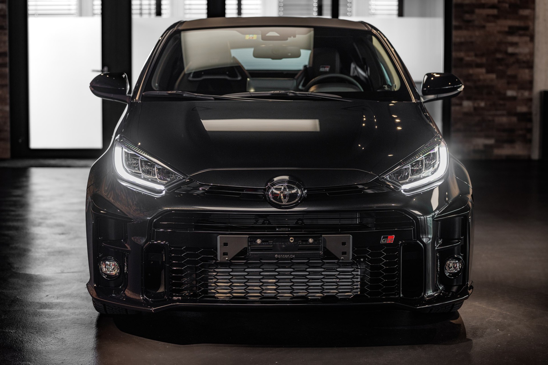 TOYOTA Yaris 1.6 GR Sport-image-1