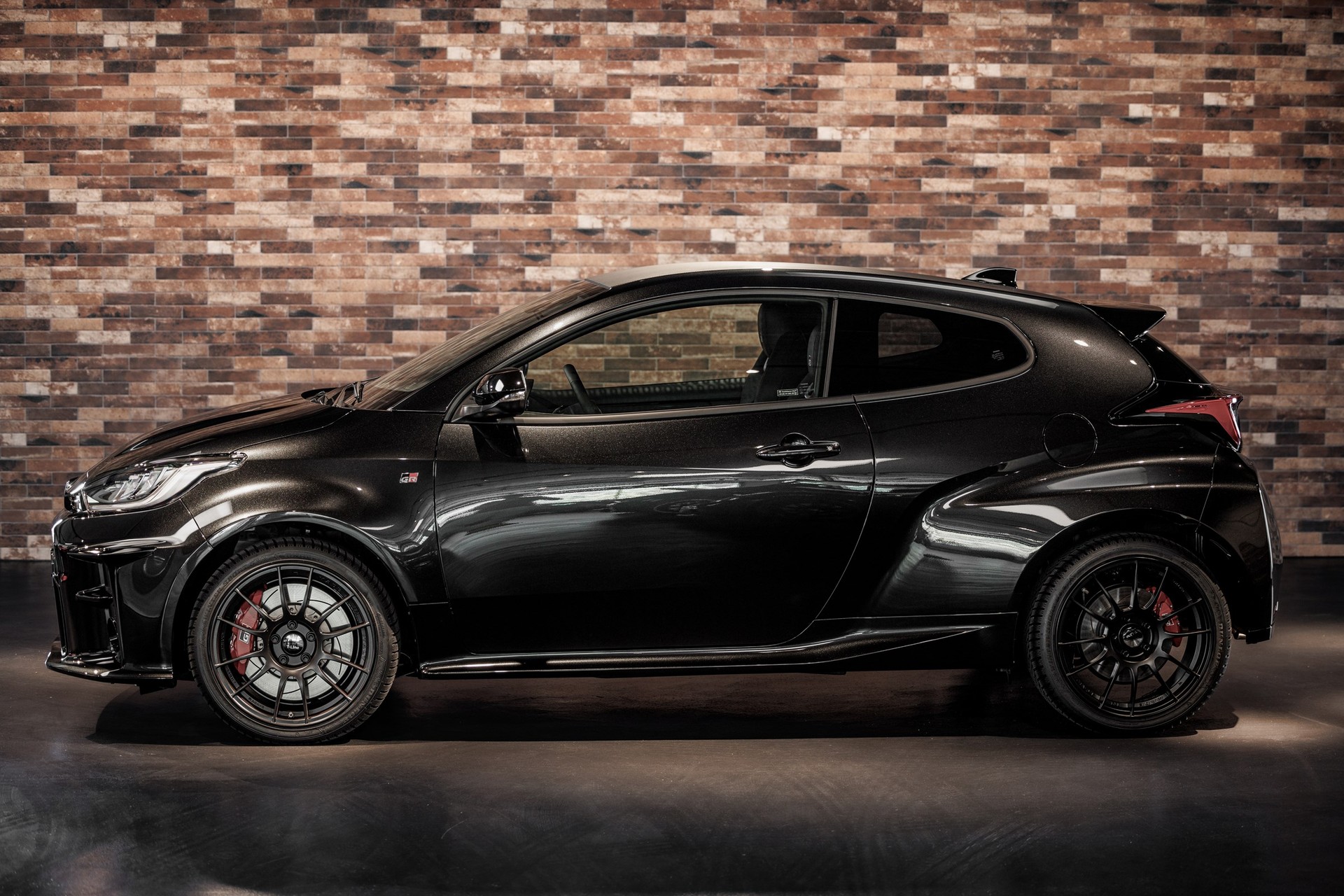 TOYOTA Yaris 1.6 GR Sport-image-2