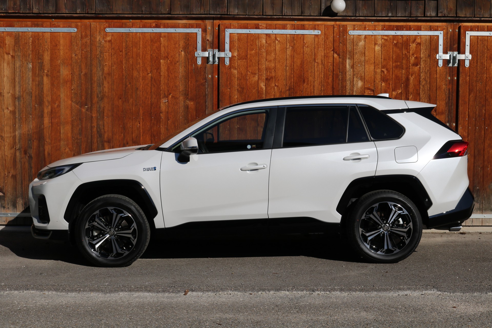 SUZUKI Across 2.5 Plug-in-Hybrid Compact Top E-CVT-showroom-element-1
