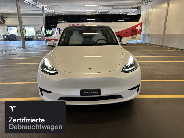 TESLA Model Y Rear-Wheel Drive-showroom-element-1