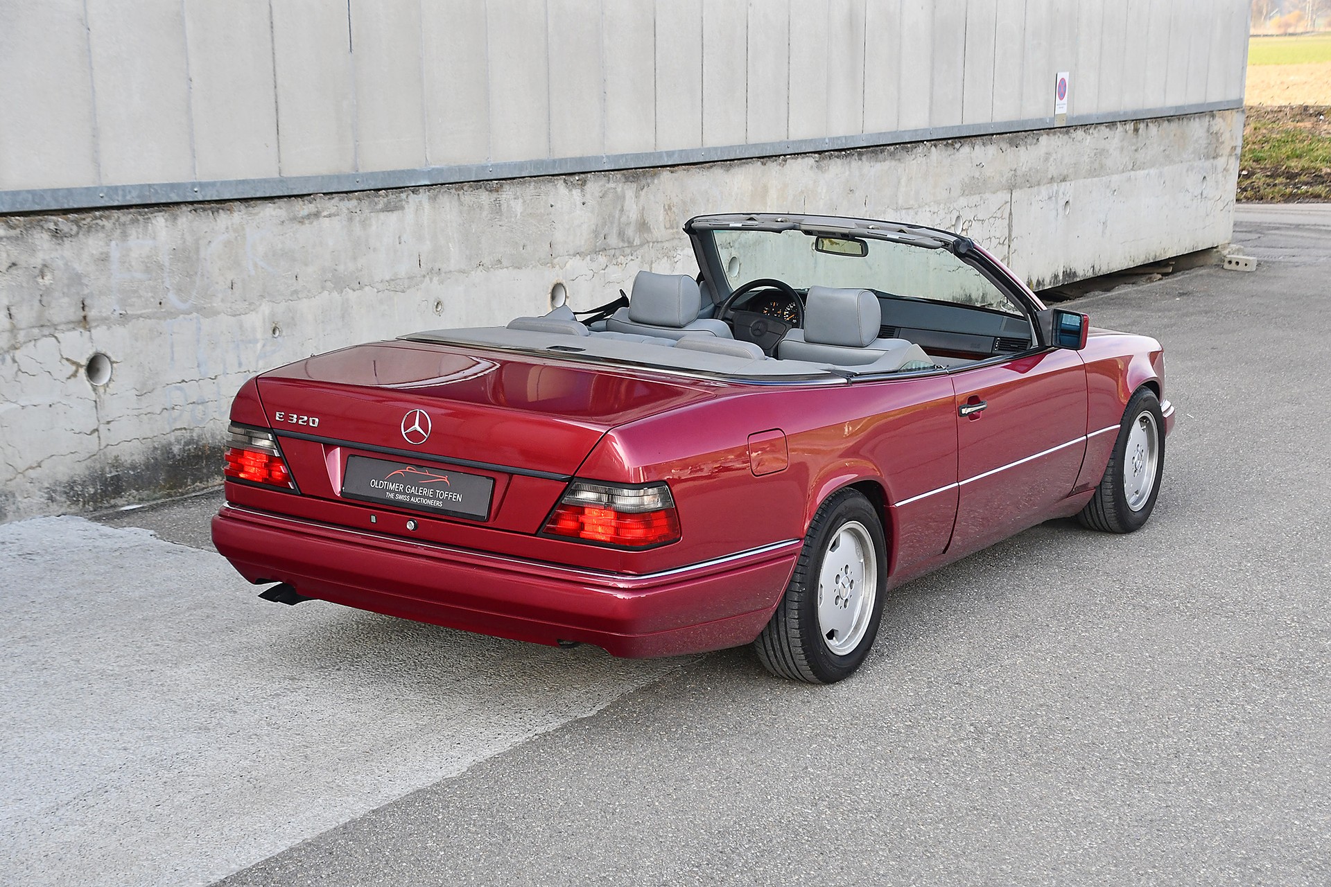 MERCEDES-BENZ E 320 Cabrio-image-15