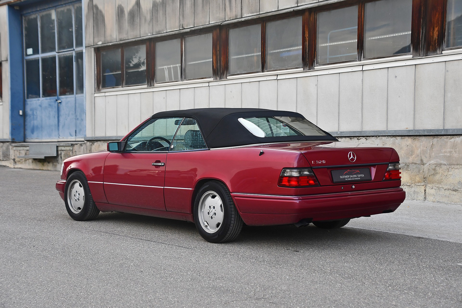 MERCEDES-BENZ E 320 Cabrio-image-11