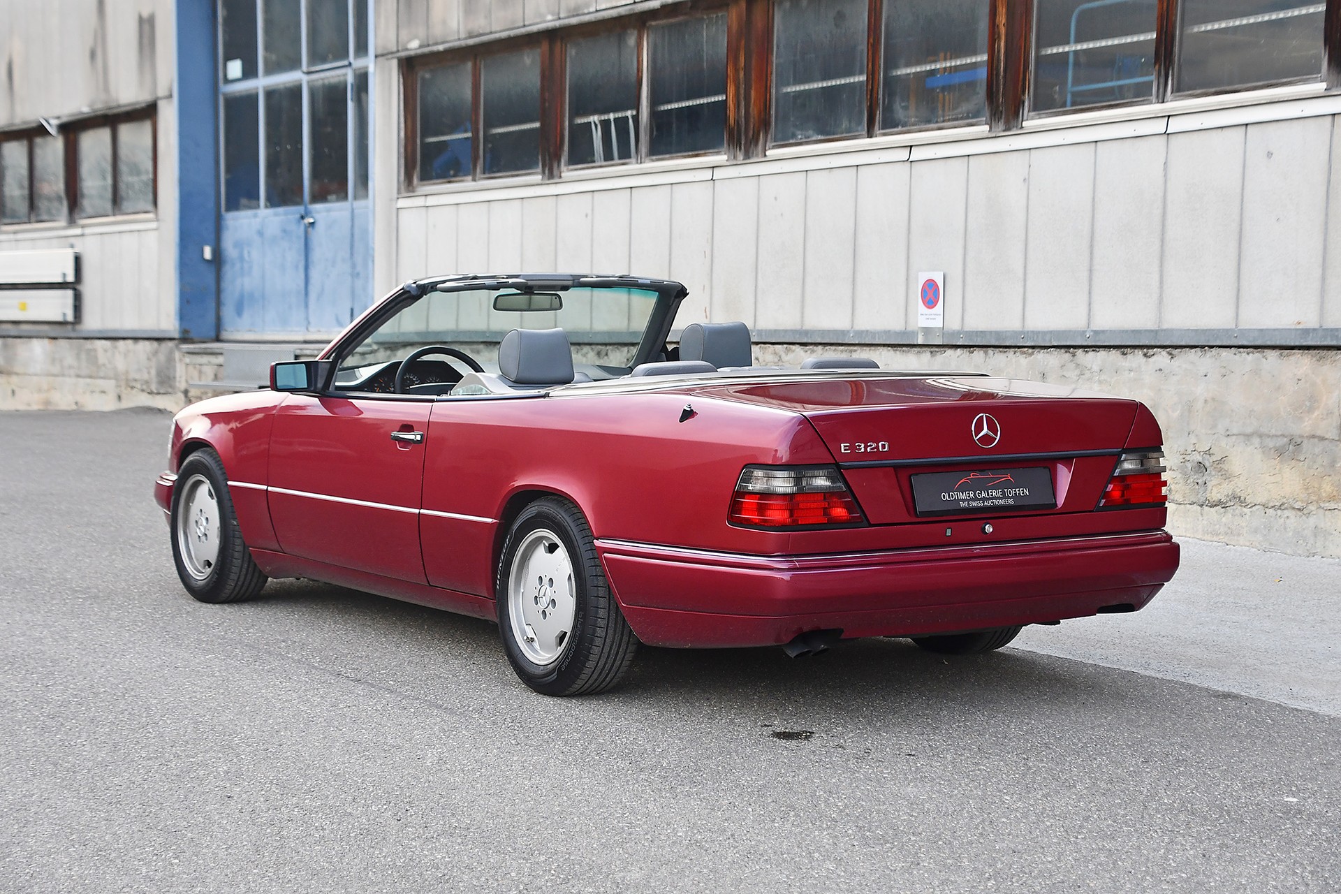 MERCEDES-BENZ E 320 Cabrio-image-13