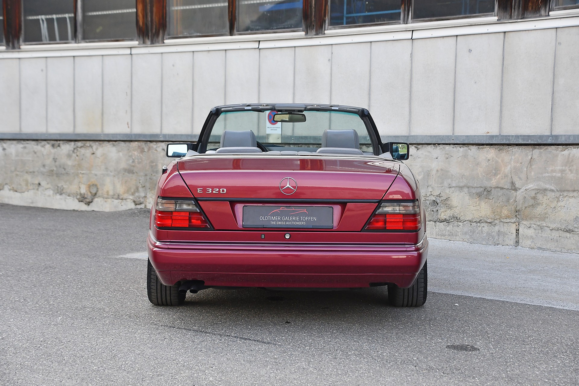 MERCEDES-BENZ E 320 Cabrio-image-14