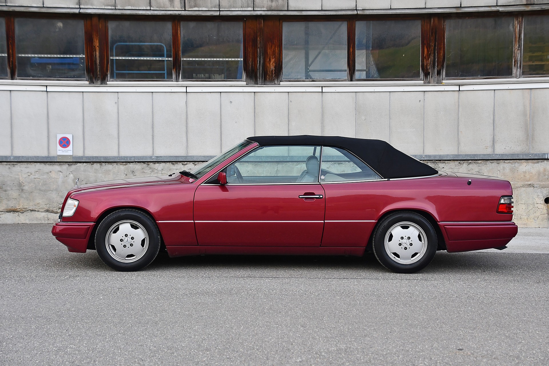 MERCEDES-BENZ E 320 Cabrio-image-4