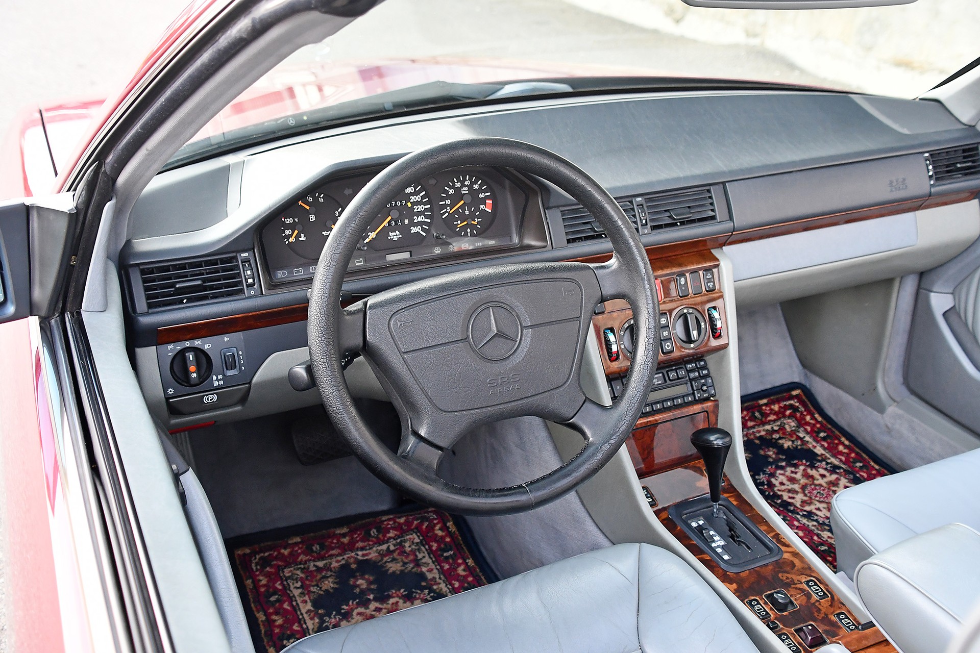 MERCEDES-BENZ E 320 Cabrio-image-8