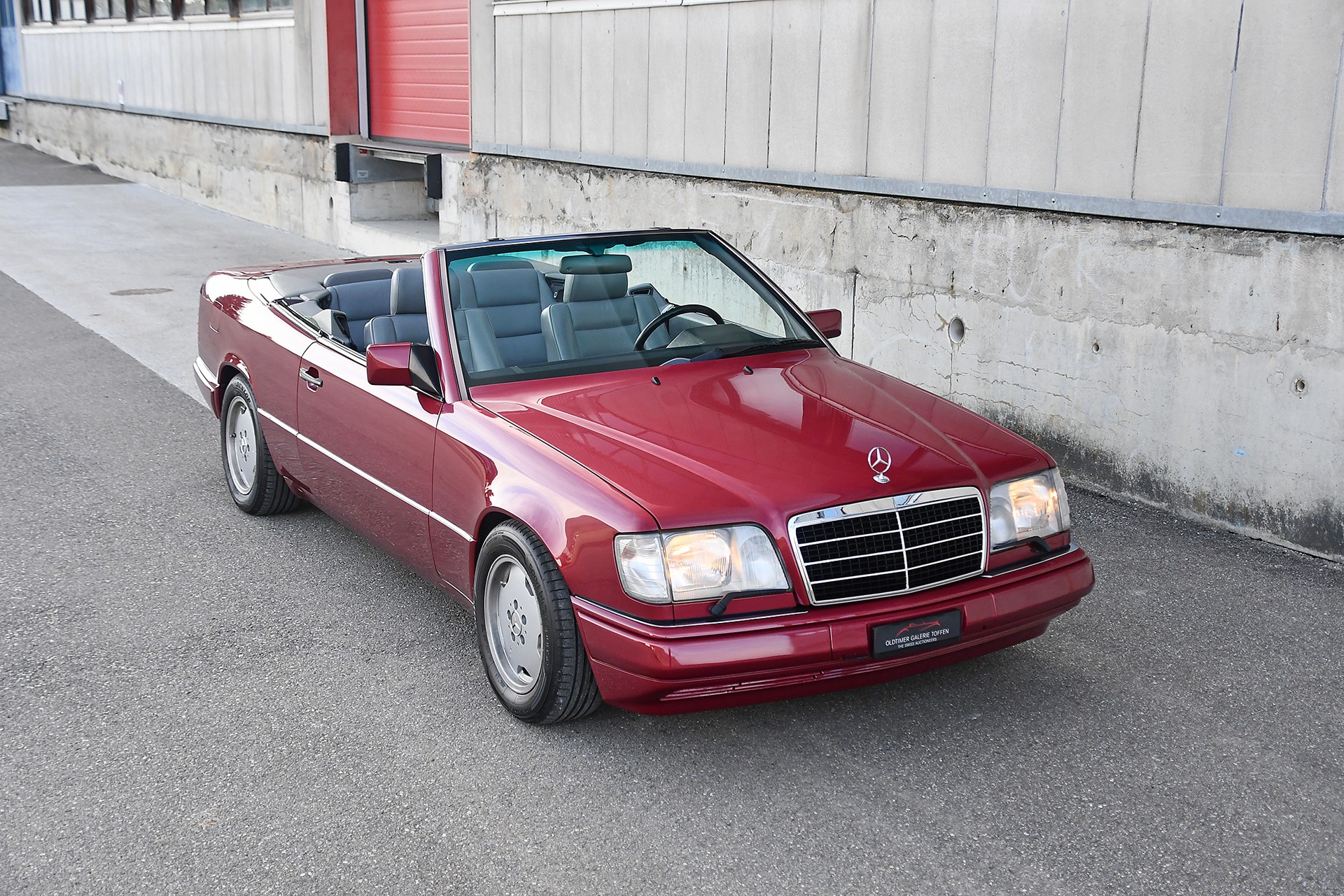 MERCEDES-BENZ E 320 Cabrio-image-2