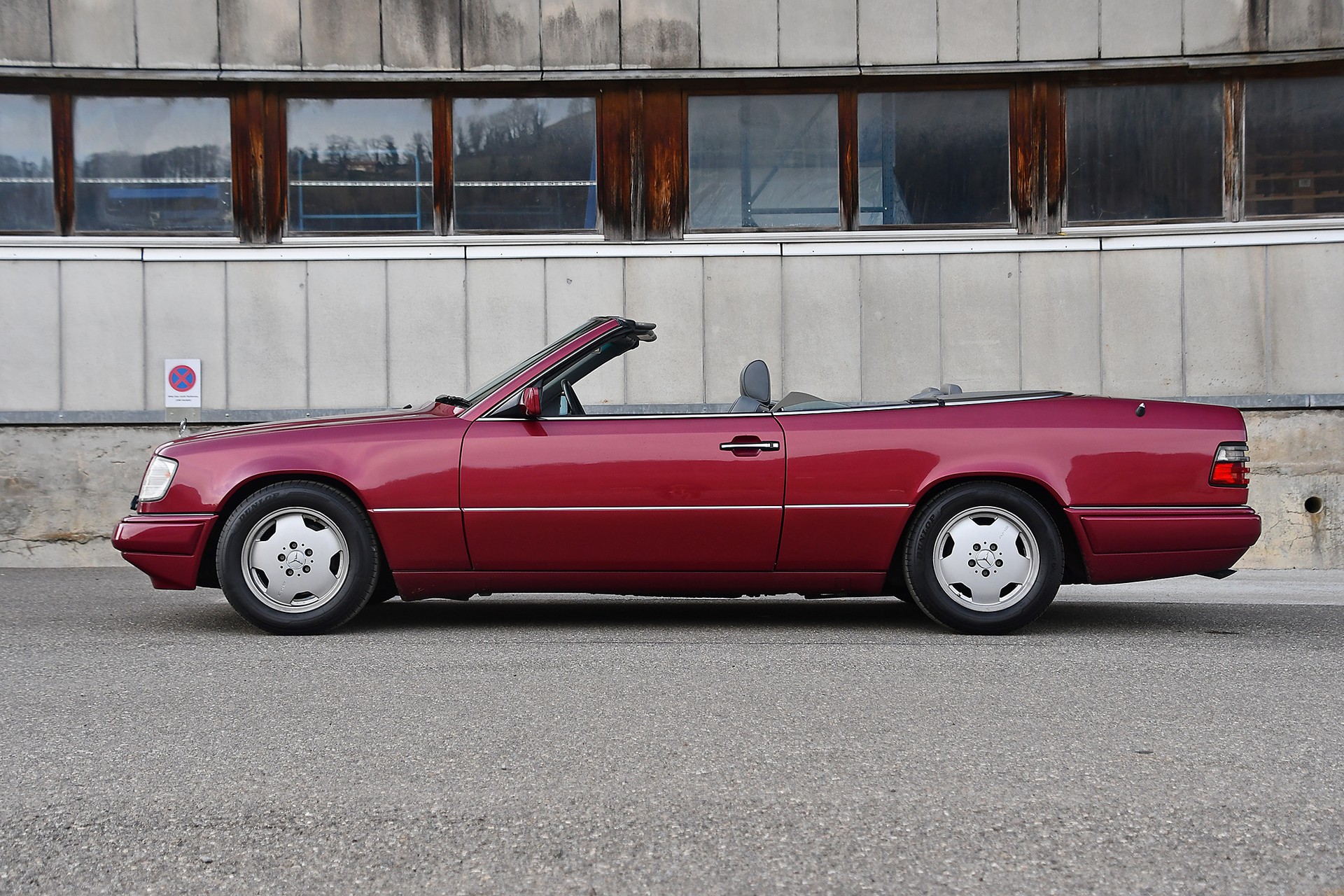 MERCEDES-BENZ E 320 Cabrio-image-6
