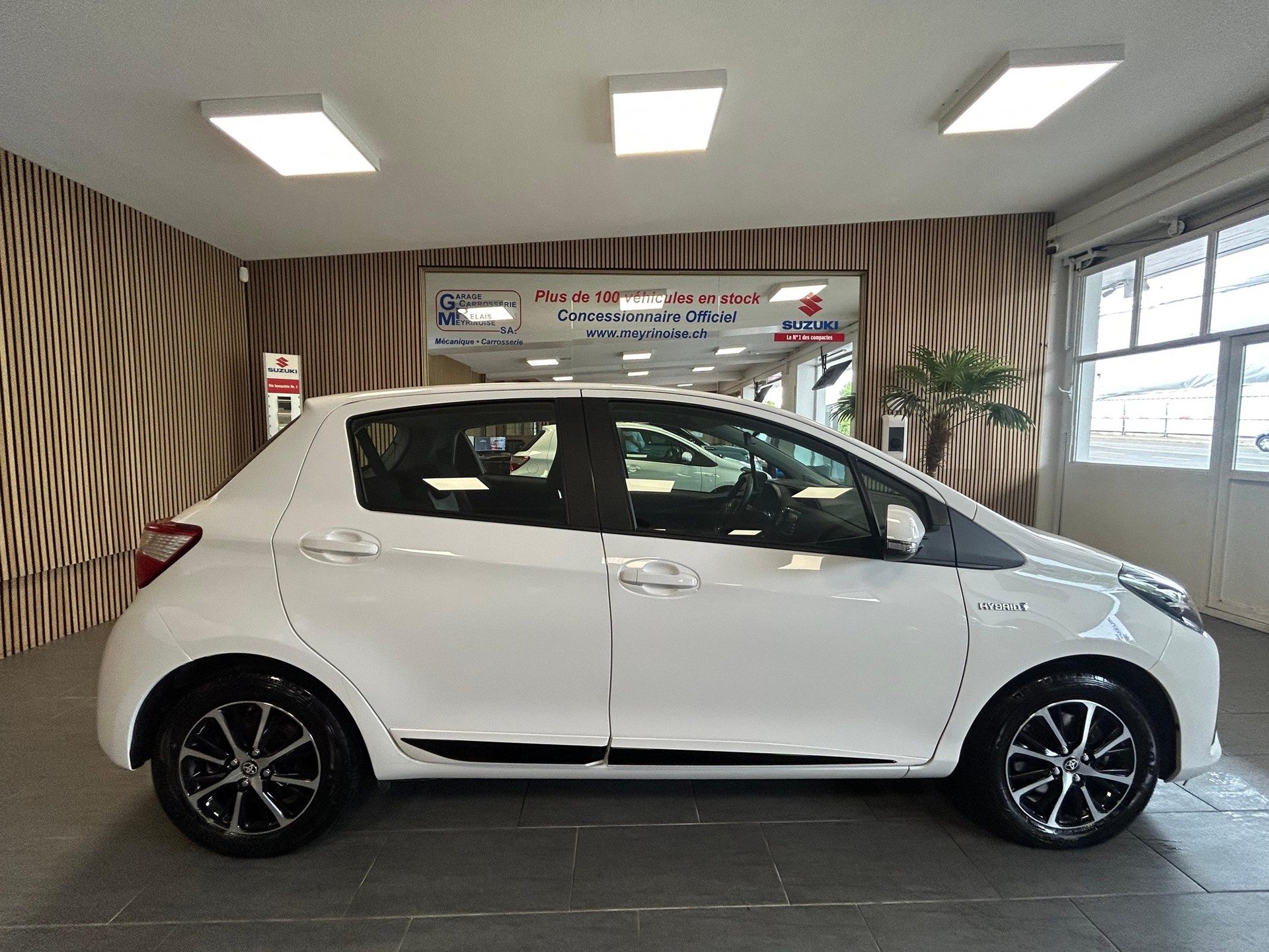 TOYOTA Yaris 1.5 VVT-i HSD Comfort