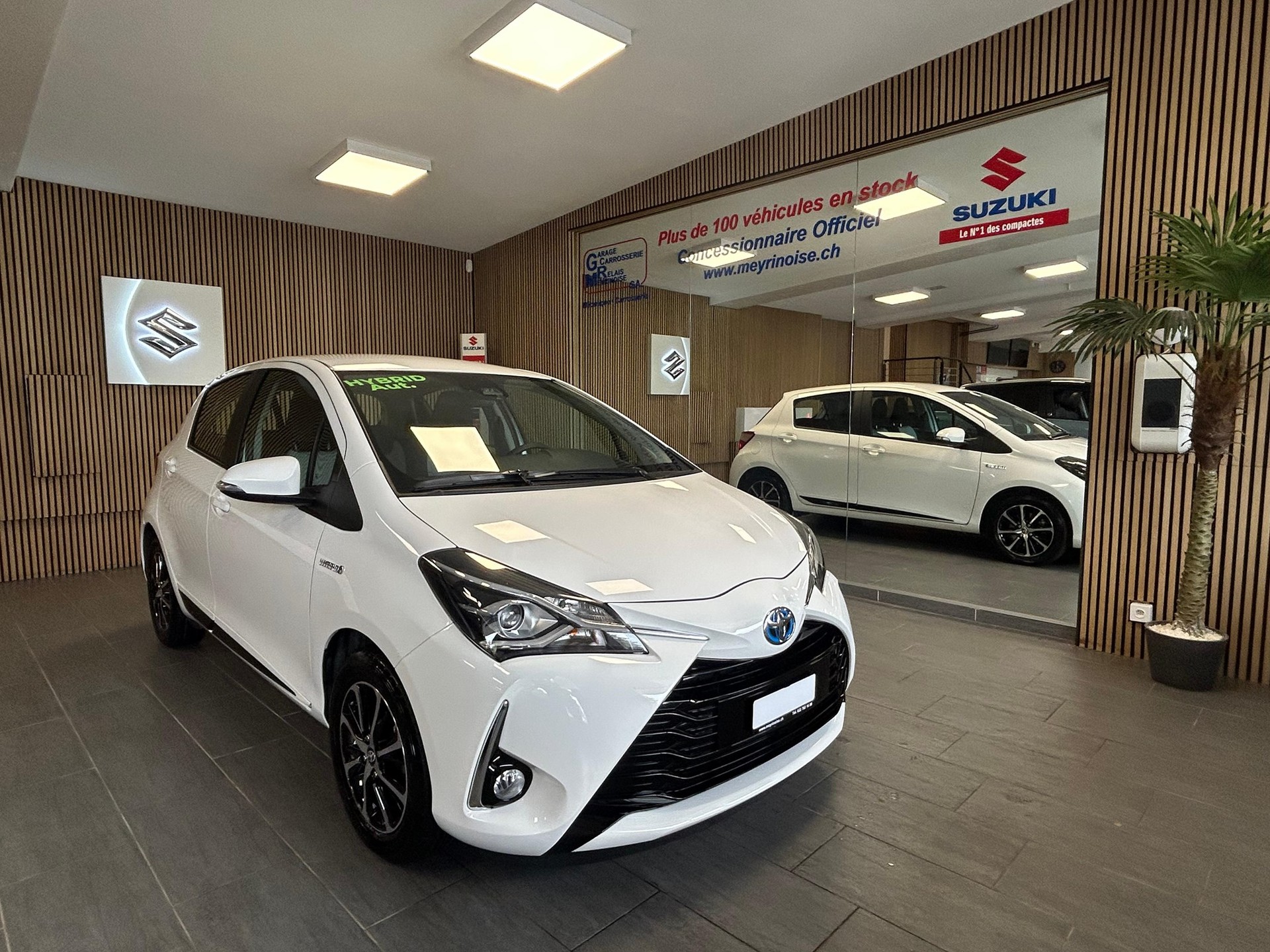 TOYOTA Yaris 1.5 VVT-i HSD Comfort-showroom-element-1