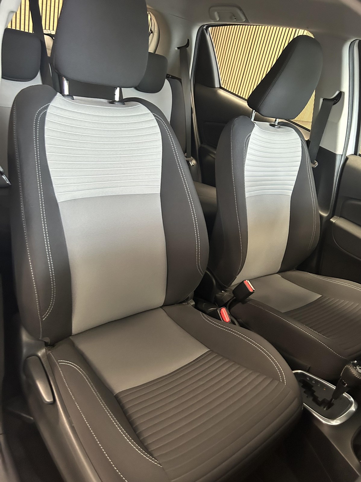 TOYOTA Yaris 1.5 VVT-i HSD Comfort-image-12