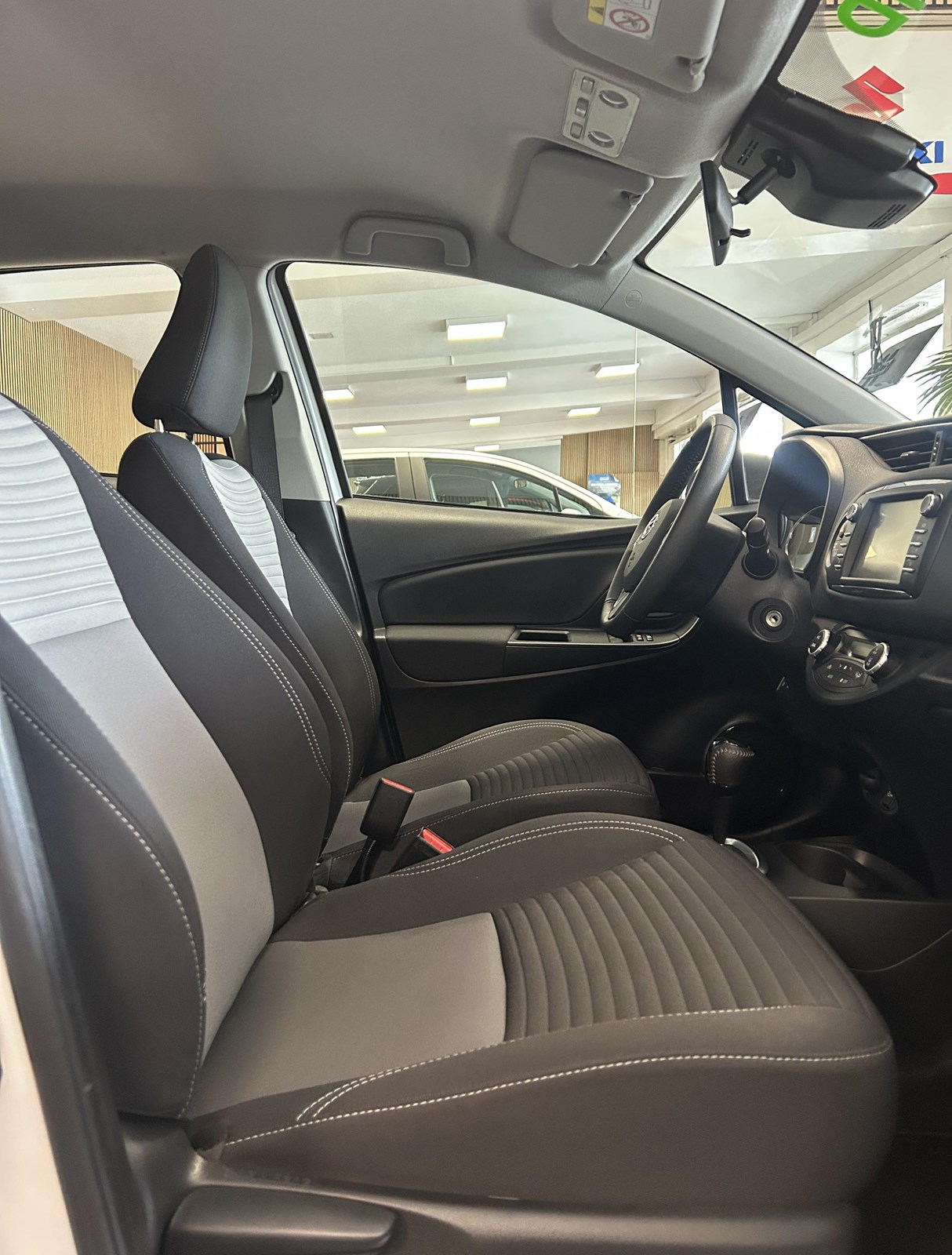 TOYOTA Yaris 1.5 VVT-i HSD Comfort-image-13