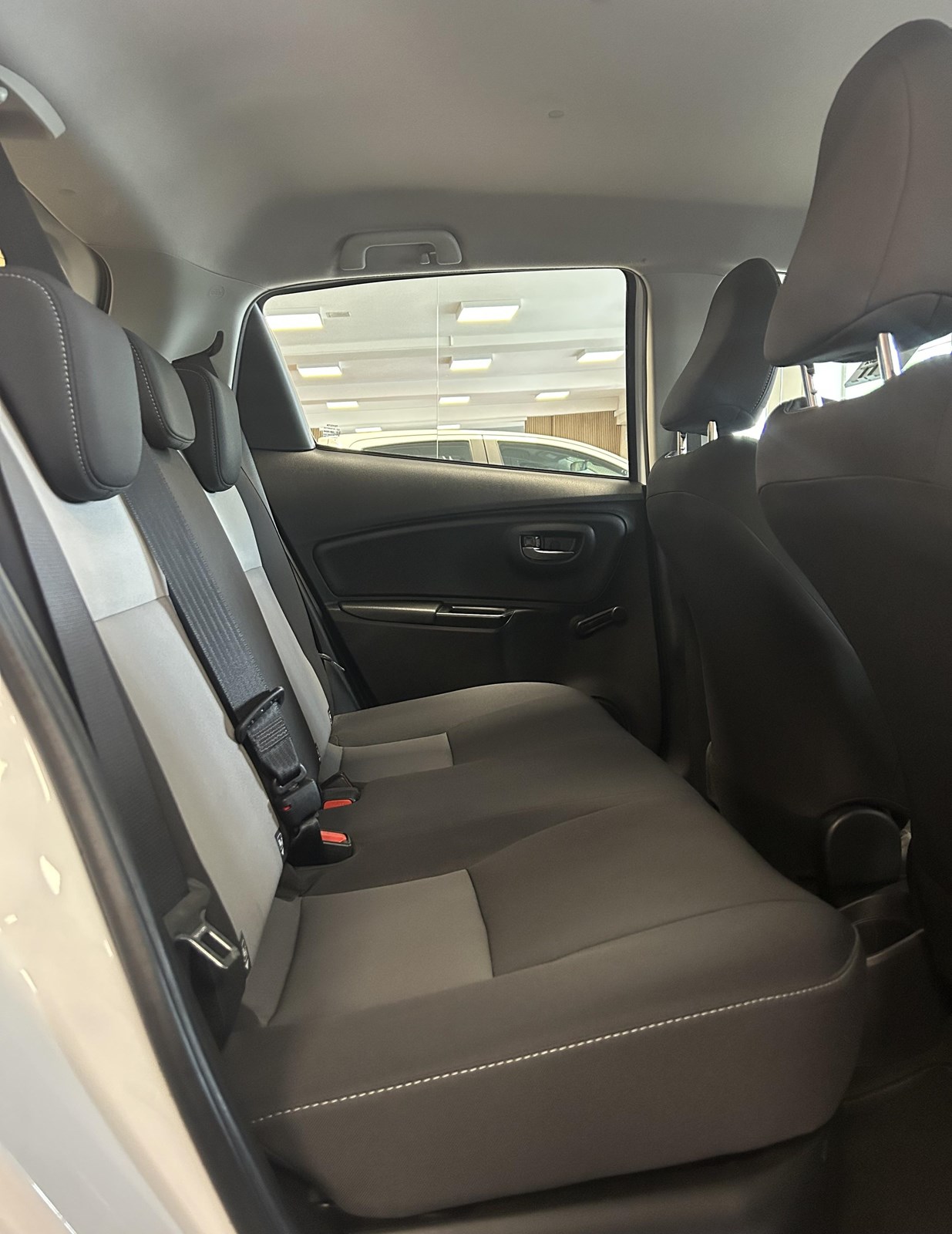 TOYOTA Yaris 1.5 VVT-i HSD Comfort-image-14