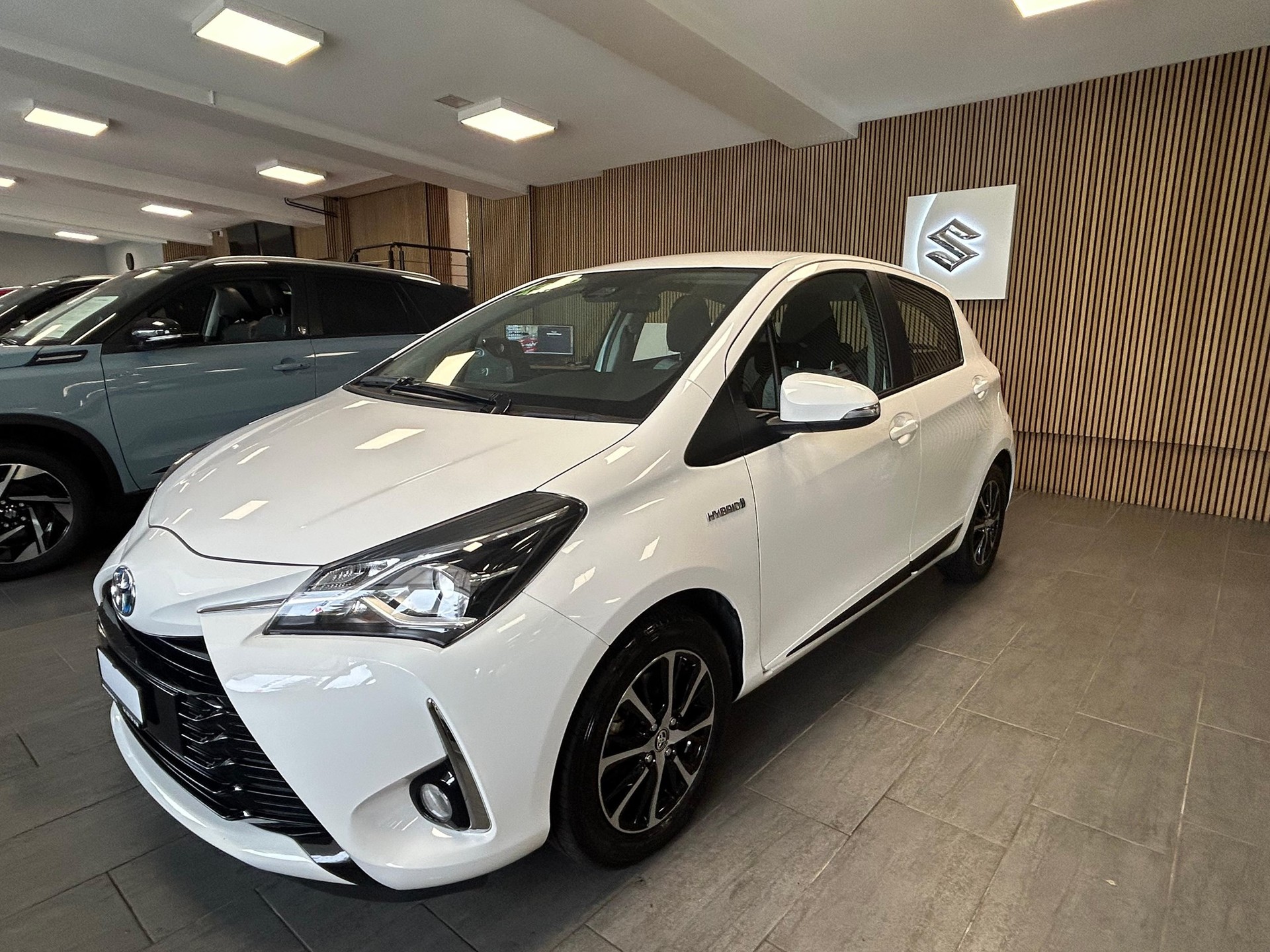 TOYOTA Yaris 1.5 VVT-i HSD Comfort-image-4