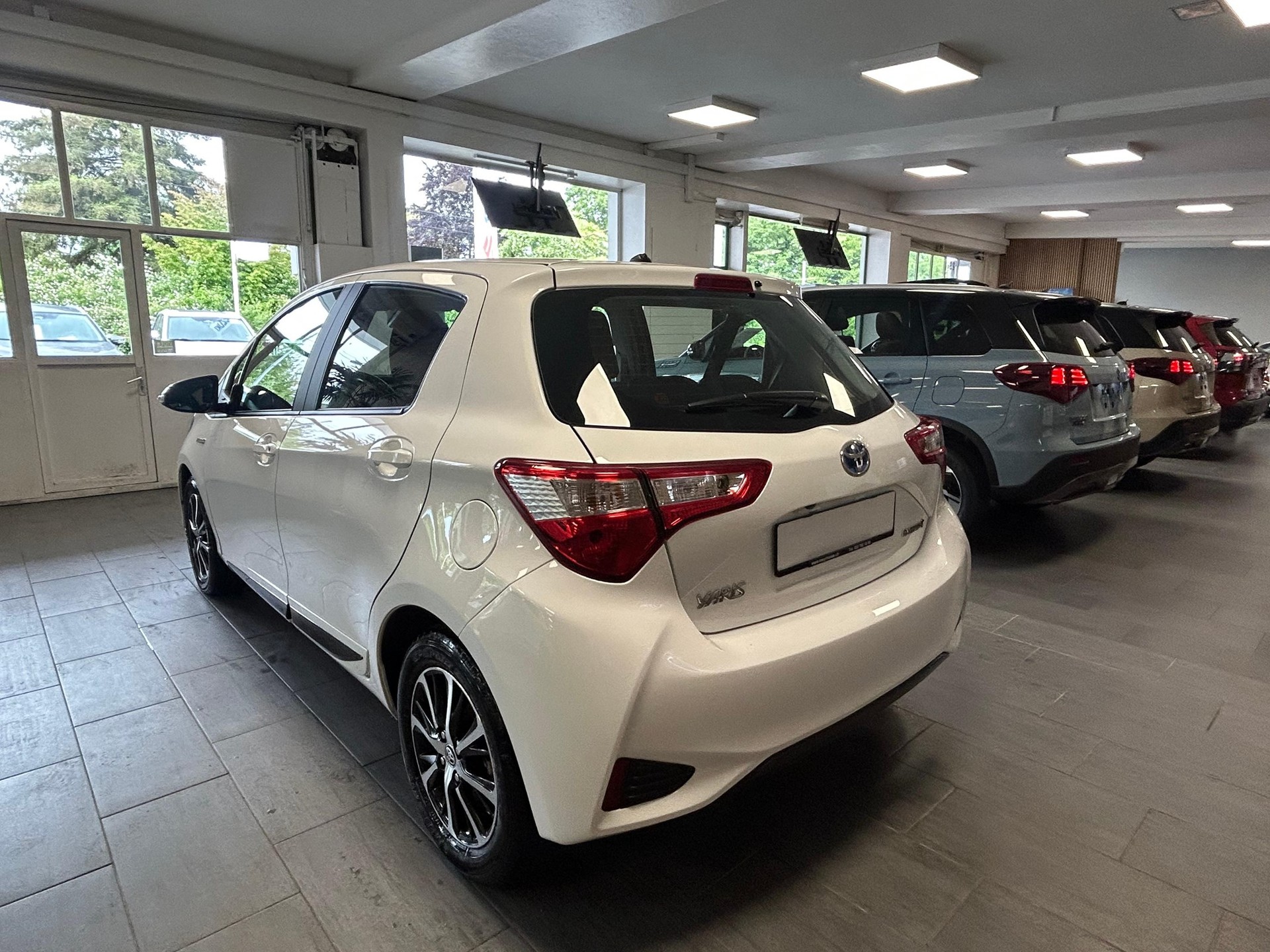 TOYOTA Yaris 1.5 VVT-i HSD Comfort-image-5