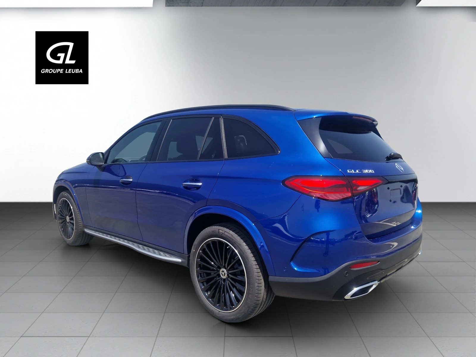 MERCEDES-BENZ GLC 300 4Matic 9G-Tronic-showroom-element-3
