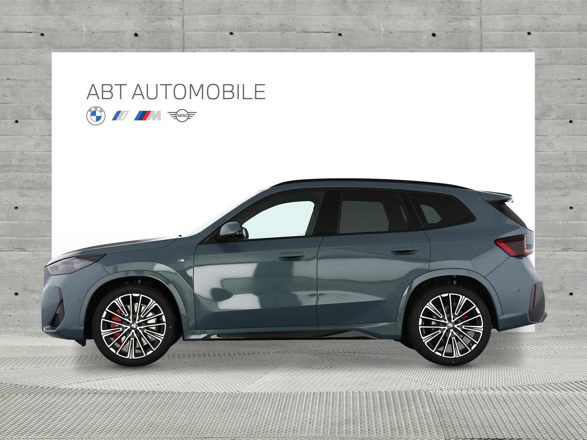 BMW iX1 30 xDrive-showroom-element-2