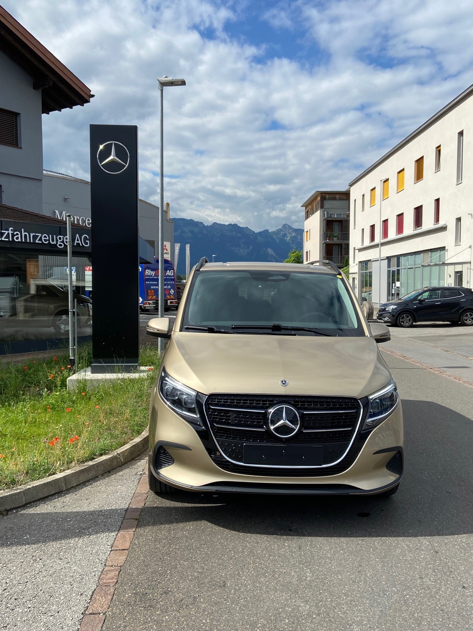 MERCEDES-BENZ V 250d Style K 4x4-showroom-element-1