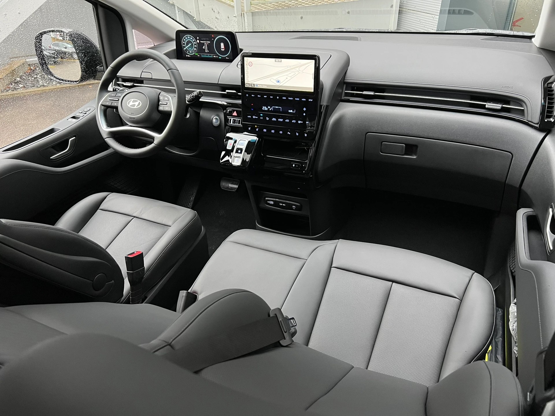 Image HYUNDAI STARIA Staria Wagon 1.6 T-GDi HEV Vertex A