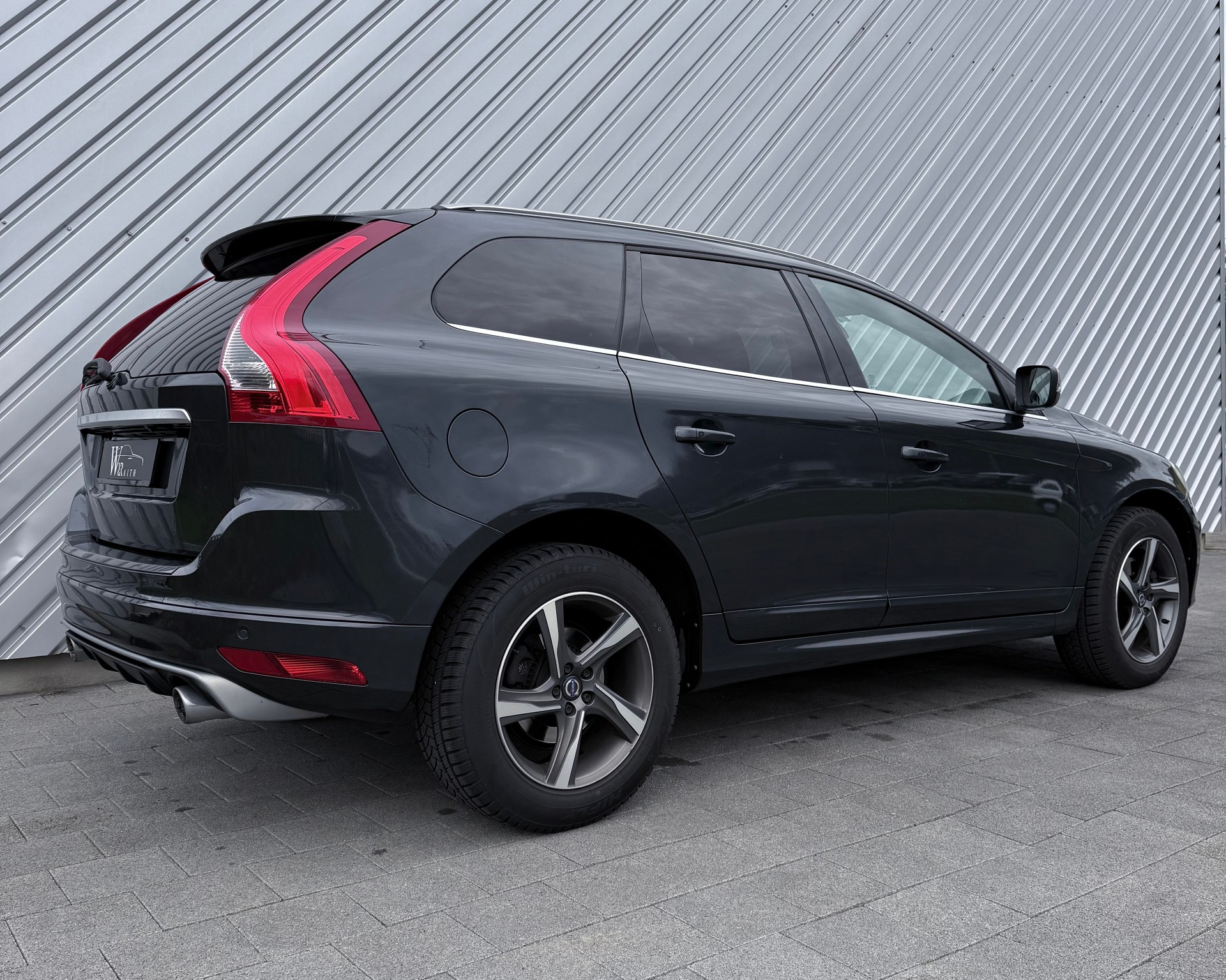 VOLVO XC60 D4 AWD Summum R-Design Geartronic-showroom-element-2