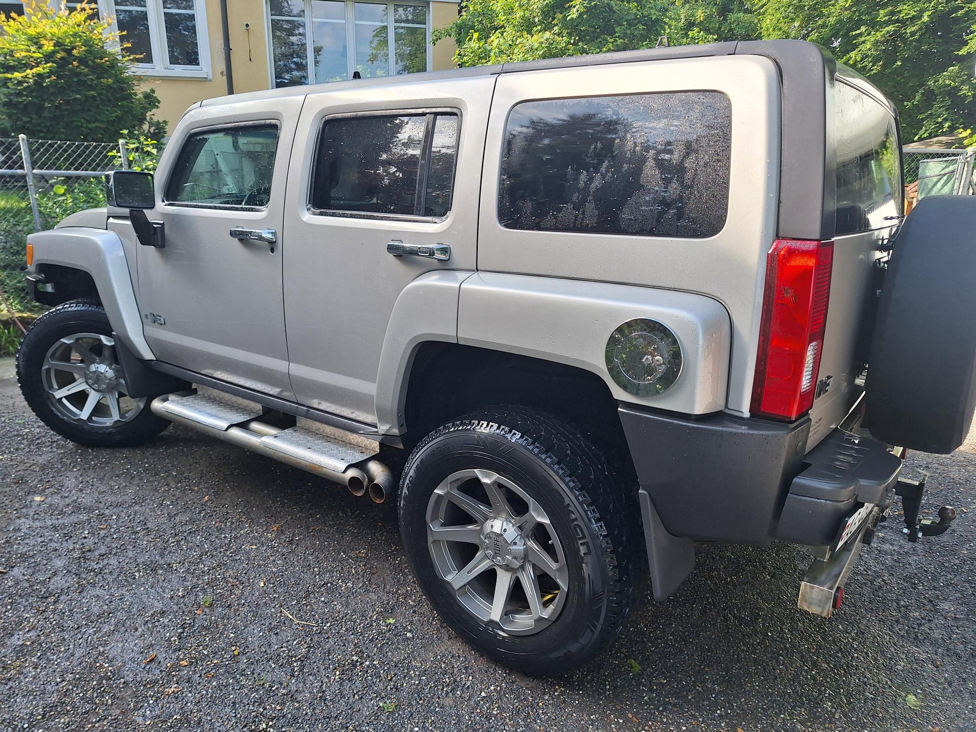 HUMMER H3-image-4