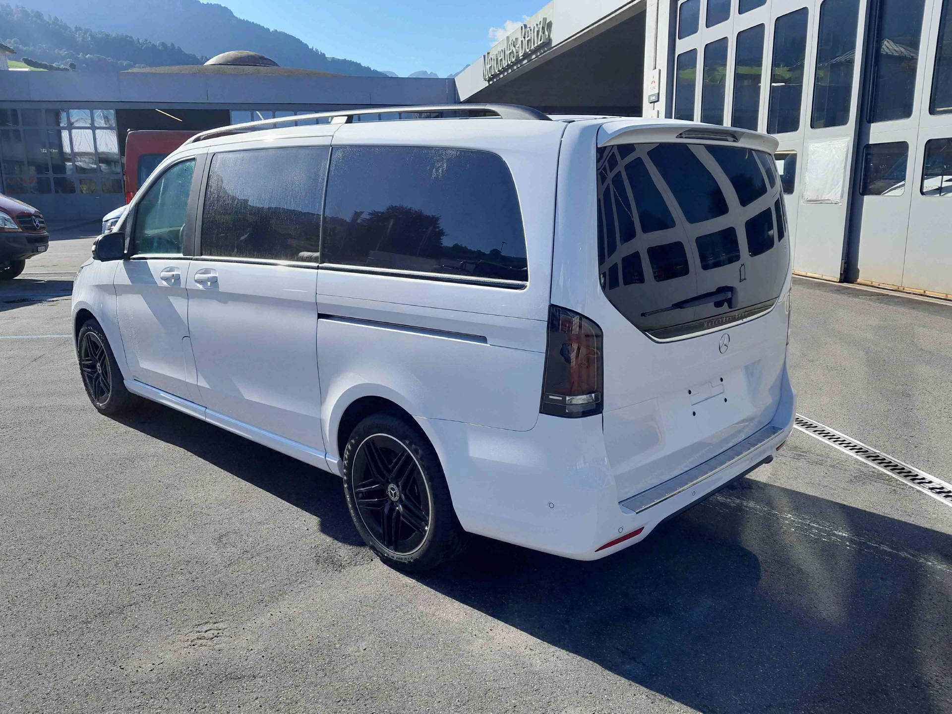 MERCEDES-BENZ V 300d Swiss Edition L 4x4-showroom-element-2
