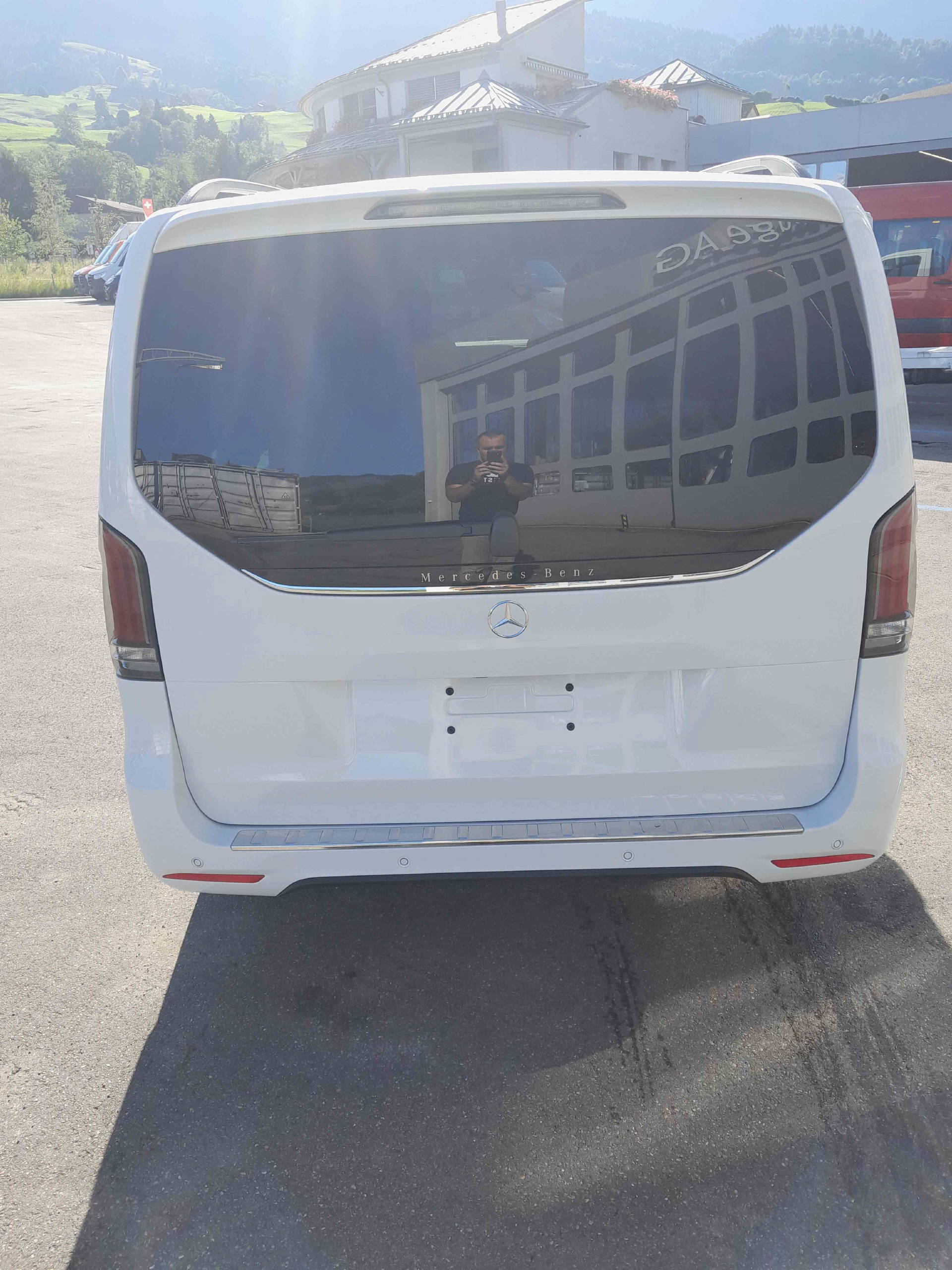 MERCEDES-BENZ V 300d Swiss Edition L 4x4-showroom-element-3
