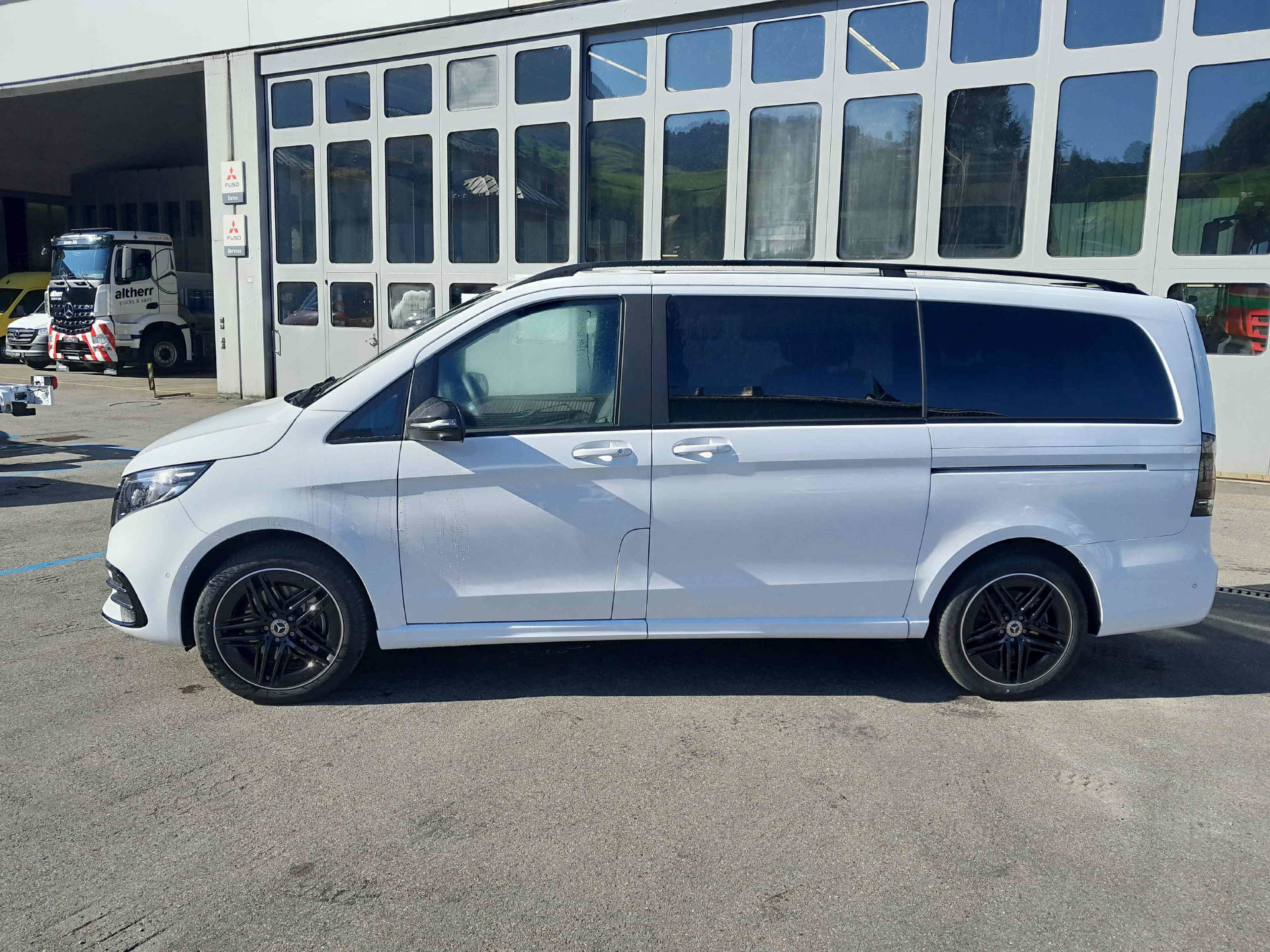 MERCEDES-BENZ V 300d Swiss Edition L 4x4-showroom-element-1