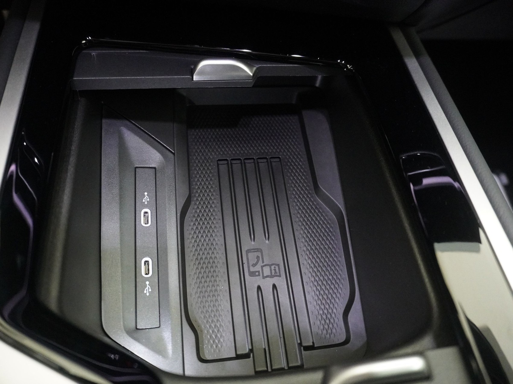 VW PASSAT Variant 2.0 TSI R-Line 4Motion DSG-image-21