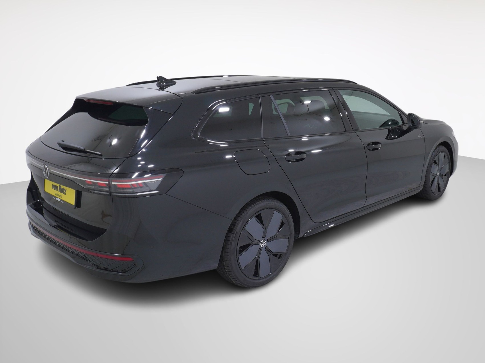 VW PASSAT Variant 2.0 TSI R-Line 4Motion DSG-image-5