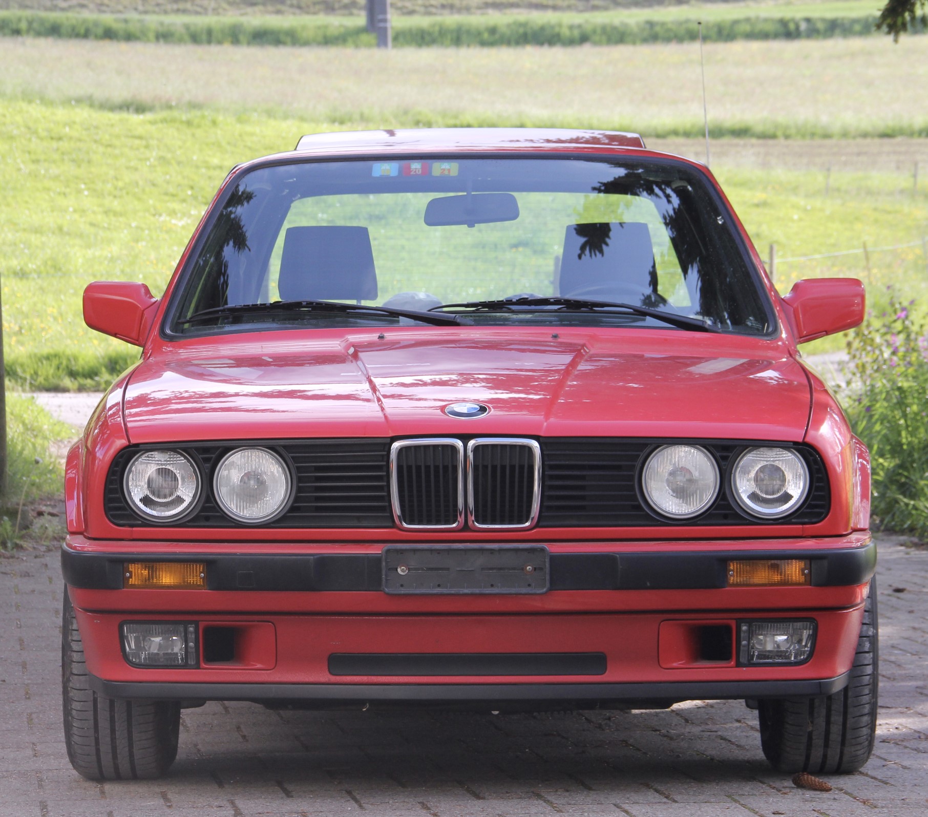 UTモデル　BMW 318is 1/18 UT MODELS BMW E36 3 Series 318is Red 🤝ALSO OPEN FOR