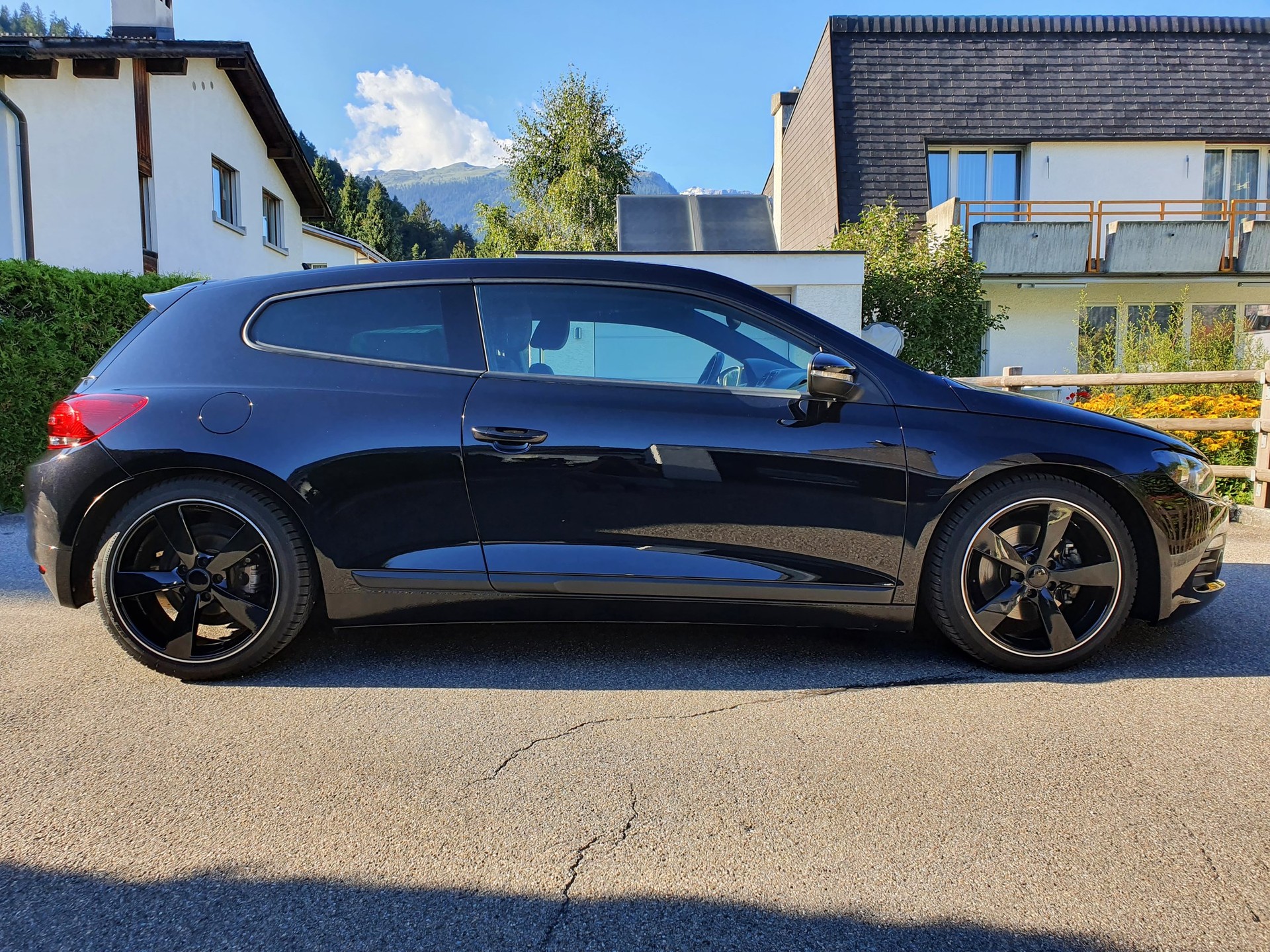 VW Scirocco 2.0 TSI DSG-image-1